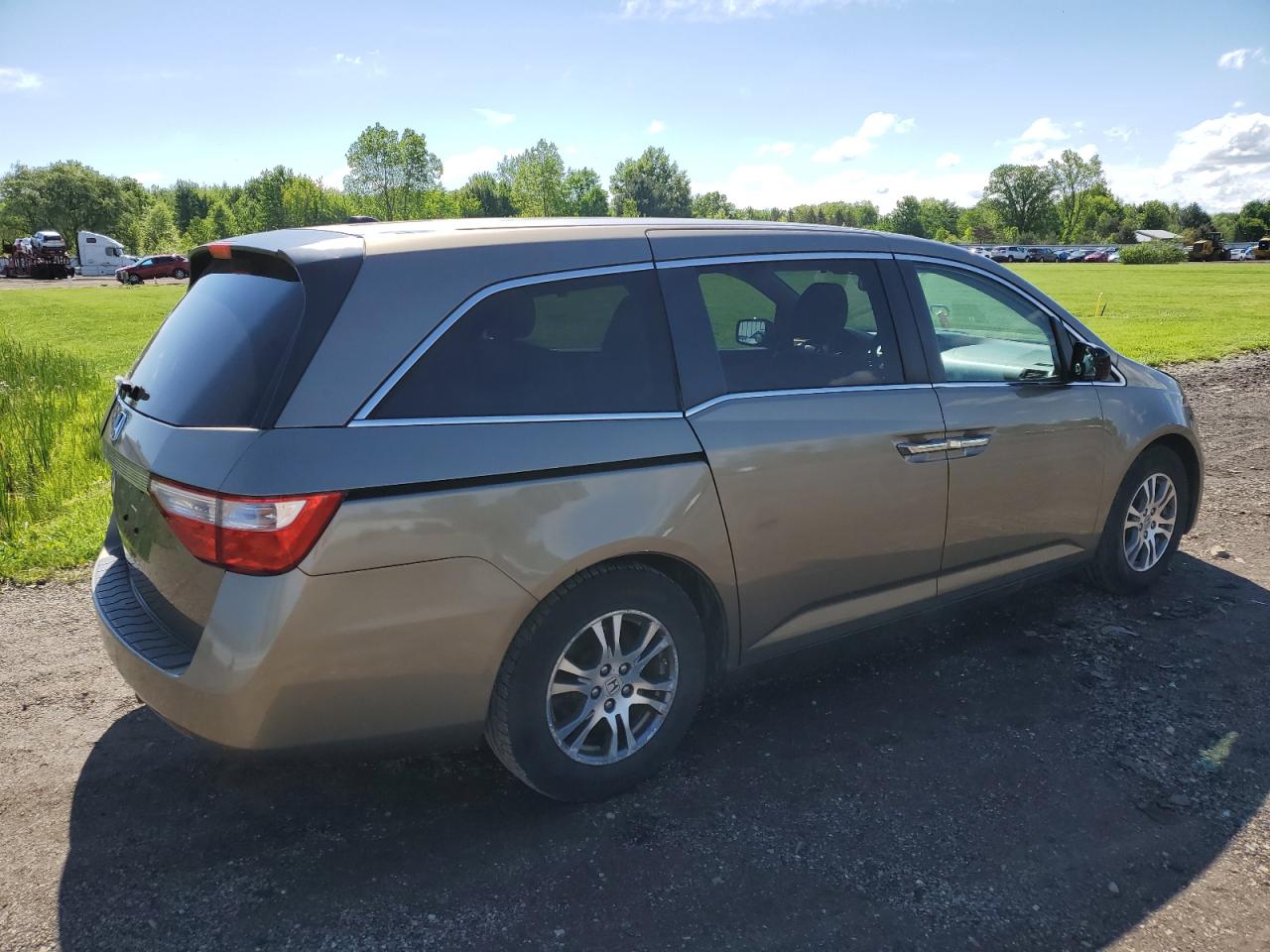 Photo 2 VIN: 5FNRL5H6XCB144553 - HONDA ODYSSEY 