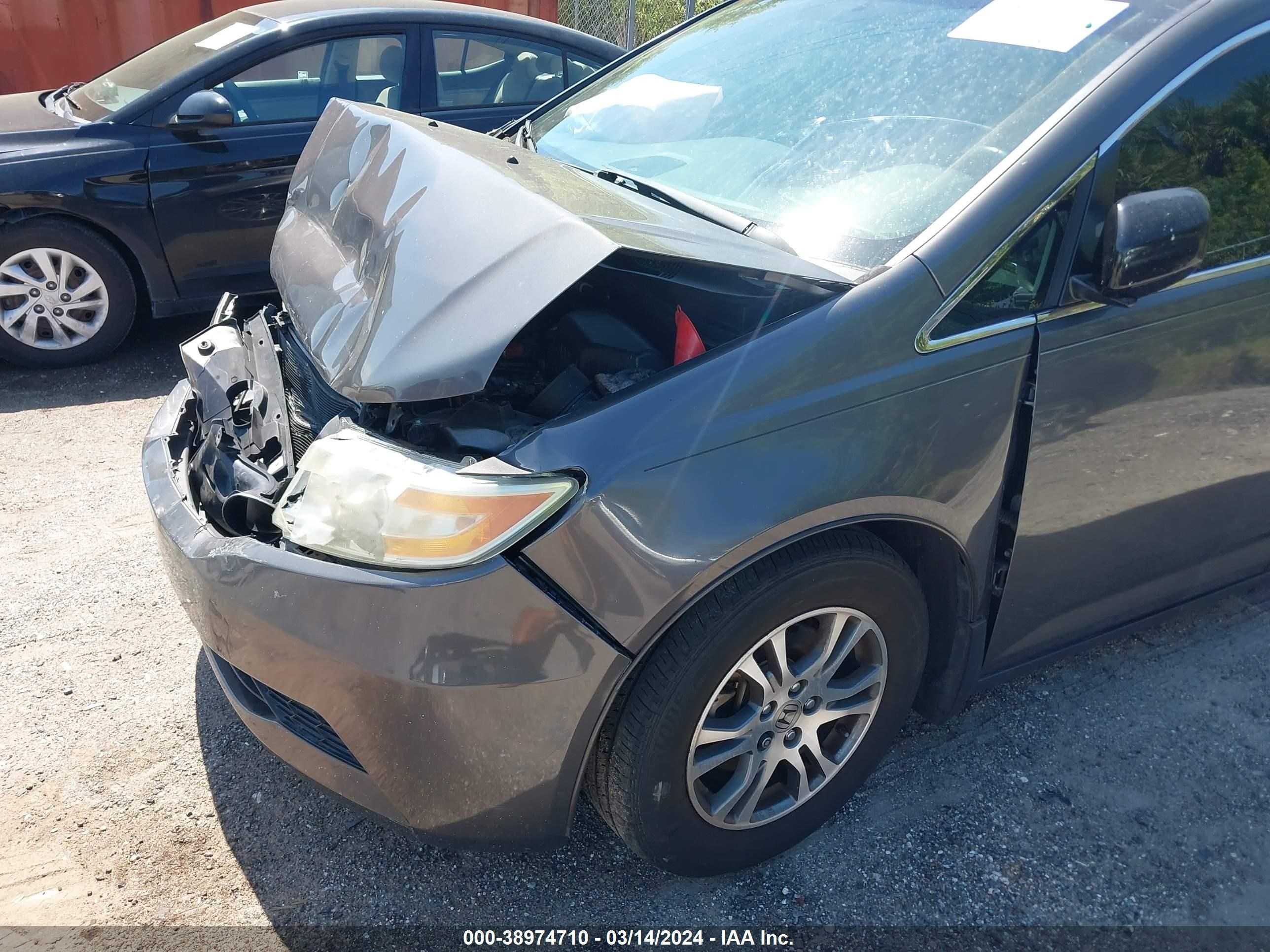 Photo 11 VIN: 5FNRL5H6XDB015777 - HONDA ODYSSEY 