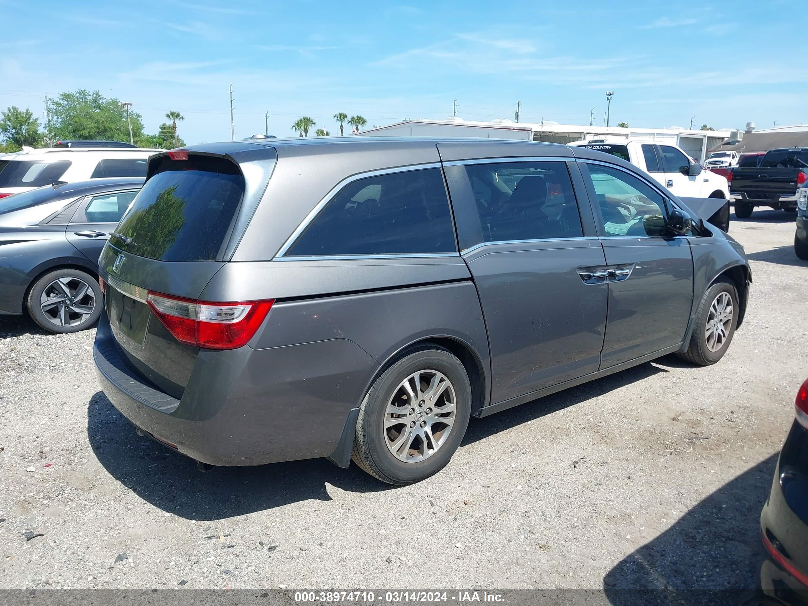 Photo 3 VIN: 5FNRL5H6XDB015777 - HONDA ODYSSEY 