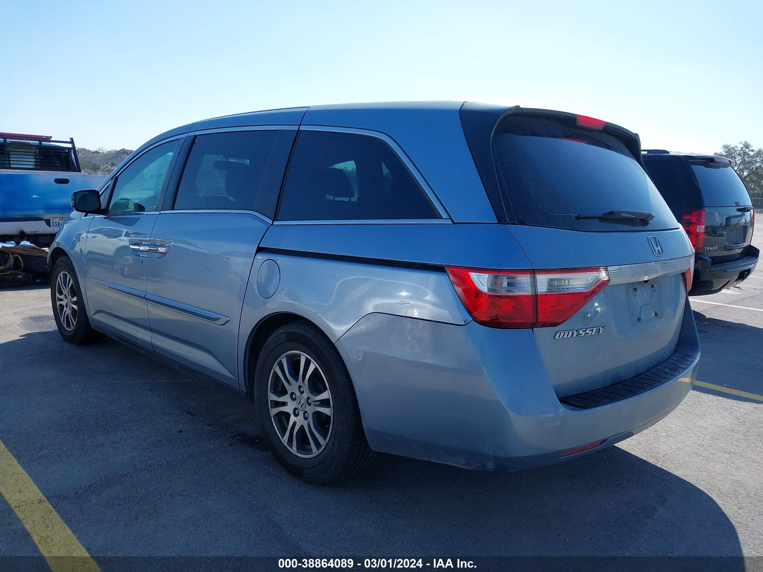 Photo 2 VIN: 5FNRL5H6XDB043949 - HONDA ODYSSEY 