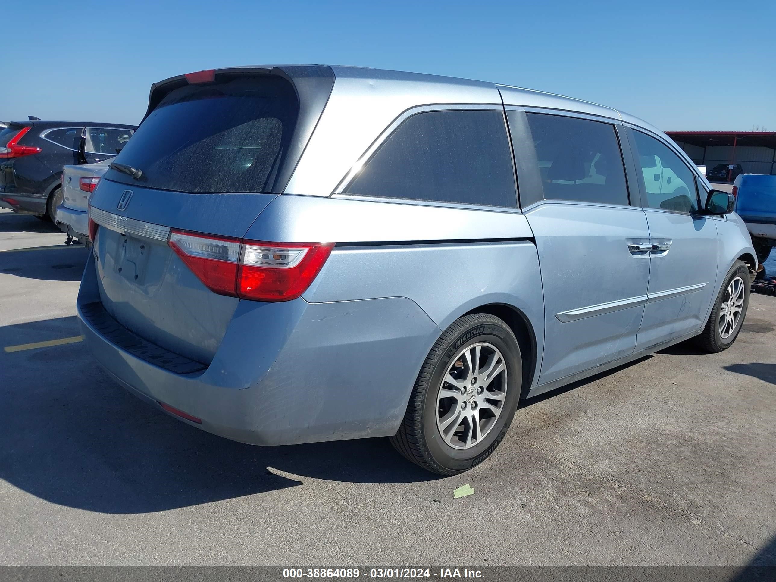 Photo 3 VIN: 5FNRL5H6XDB043949 - HONDA ODYSSEY 