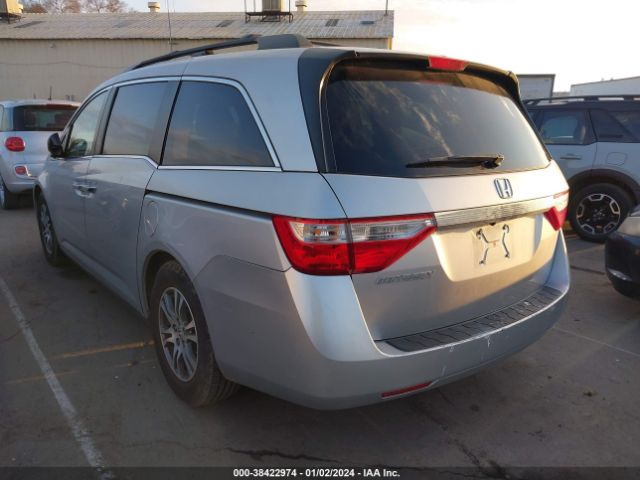 Photo 2 VIN: 5FNRL5H6XDB055096 - HONDA ODYSSEY 