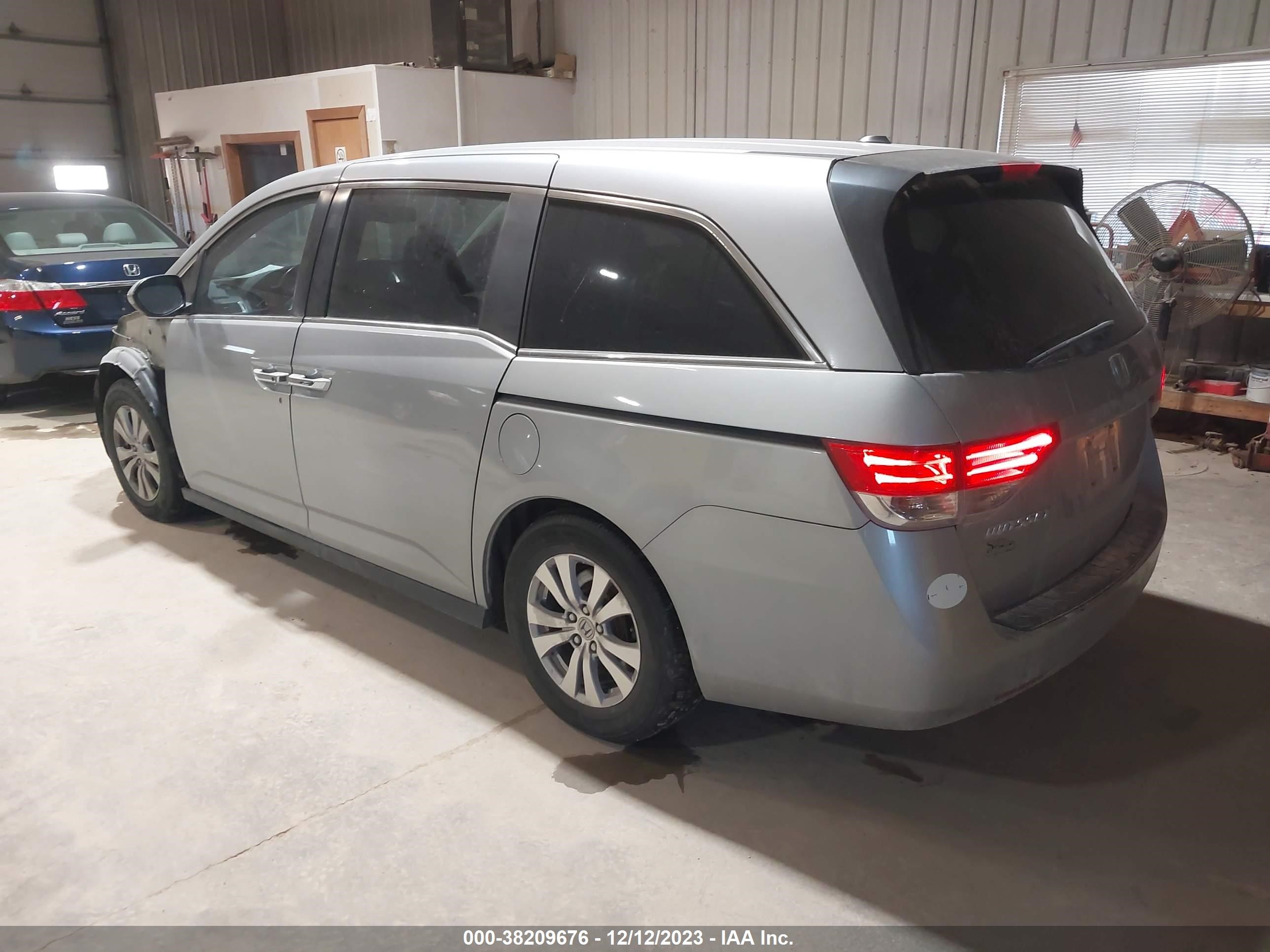 Photo 2 VIN: 5FNRL5H6XGB133672 - HONDA ODYSSEY 