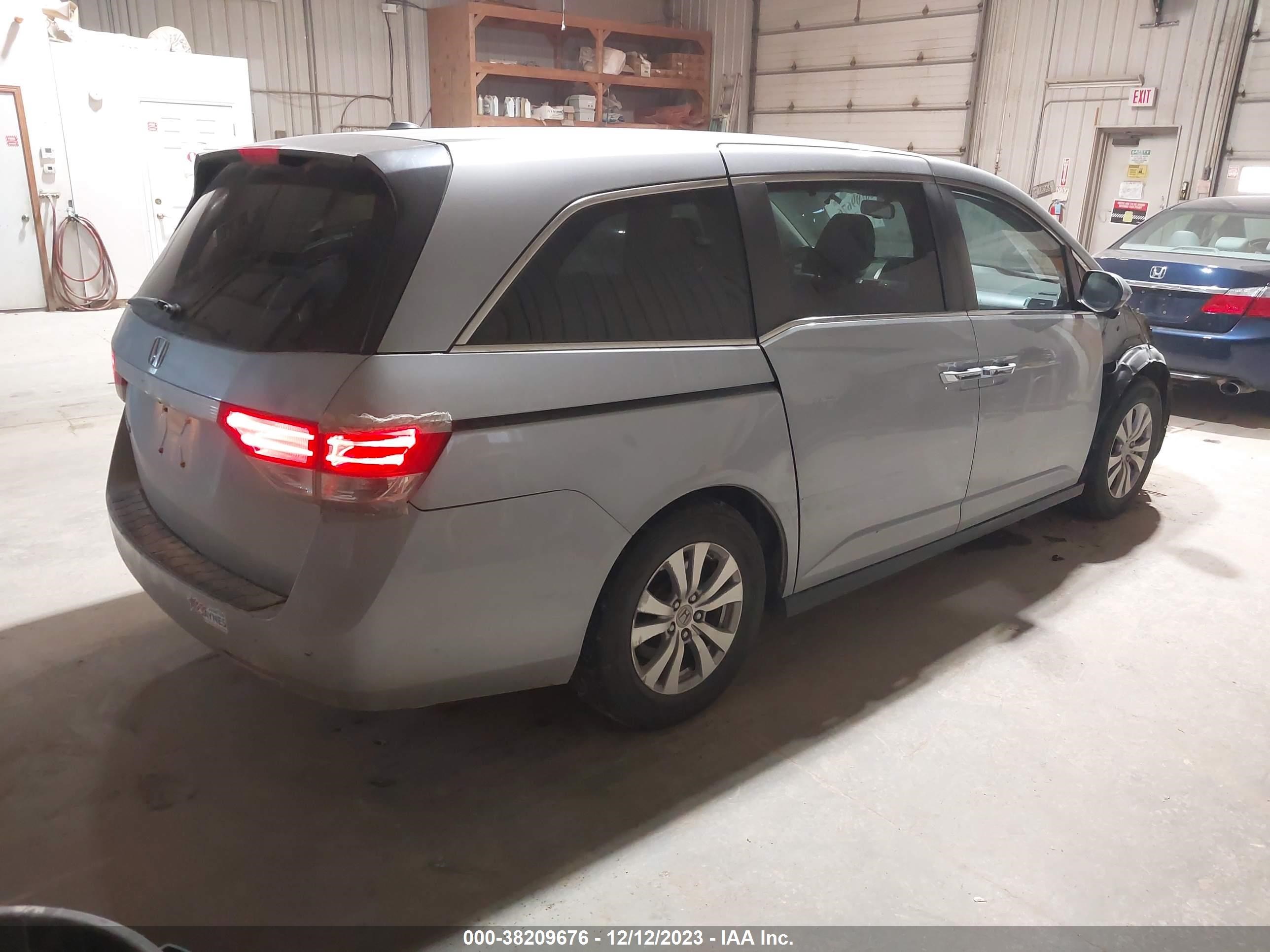 Photo 3 VIN: 5FNRL5H6XGB133672 - HONDA ODYSSEY 