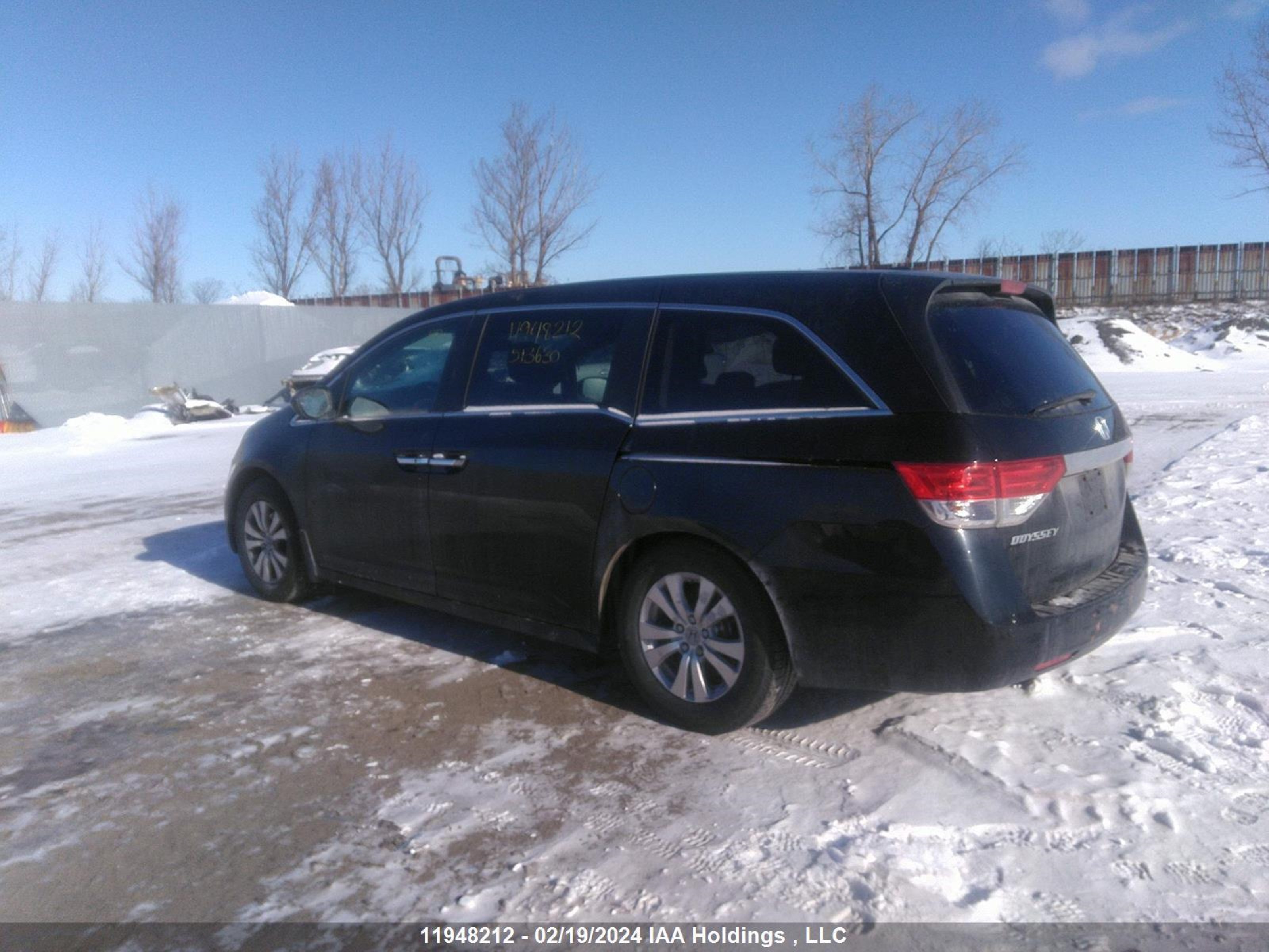 Photo 2 VIN: 5FNRL5H6XGB513630 - HONDA ODYSSEY 