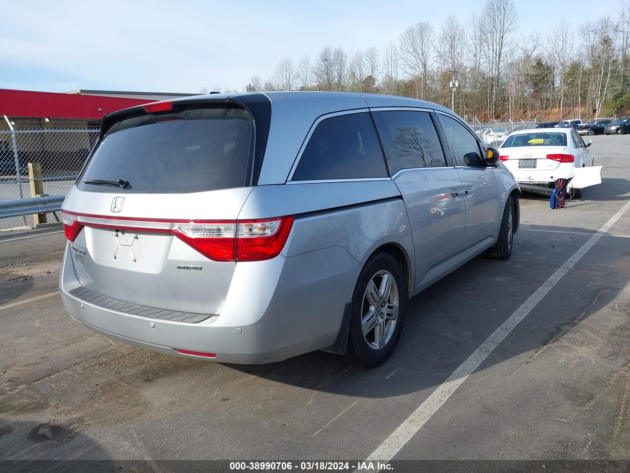 Photo 3 VIN: 5FNRL5H90CB026733 - HONDA ODYSSEY 