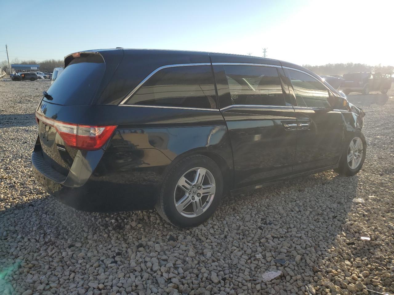 Photo 2 VIN: 5FNRL5H91BB060002 - HONDA ODYSSEY 