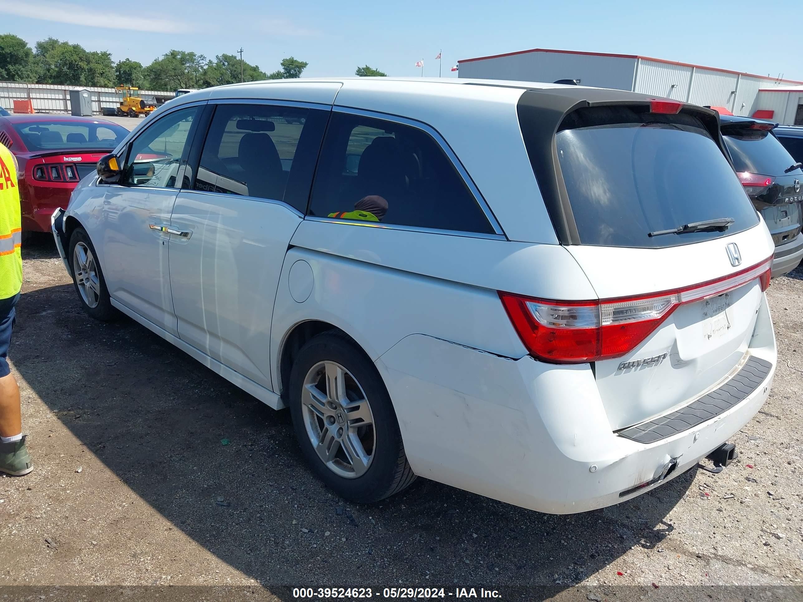 Photo 2 VIN: 5FNRL5H96BB037041 - HONDA ODYSSEY 