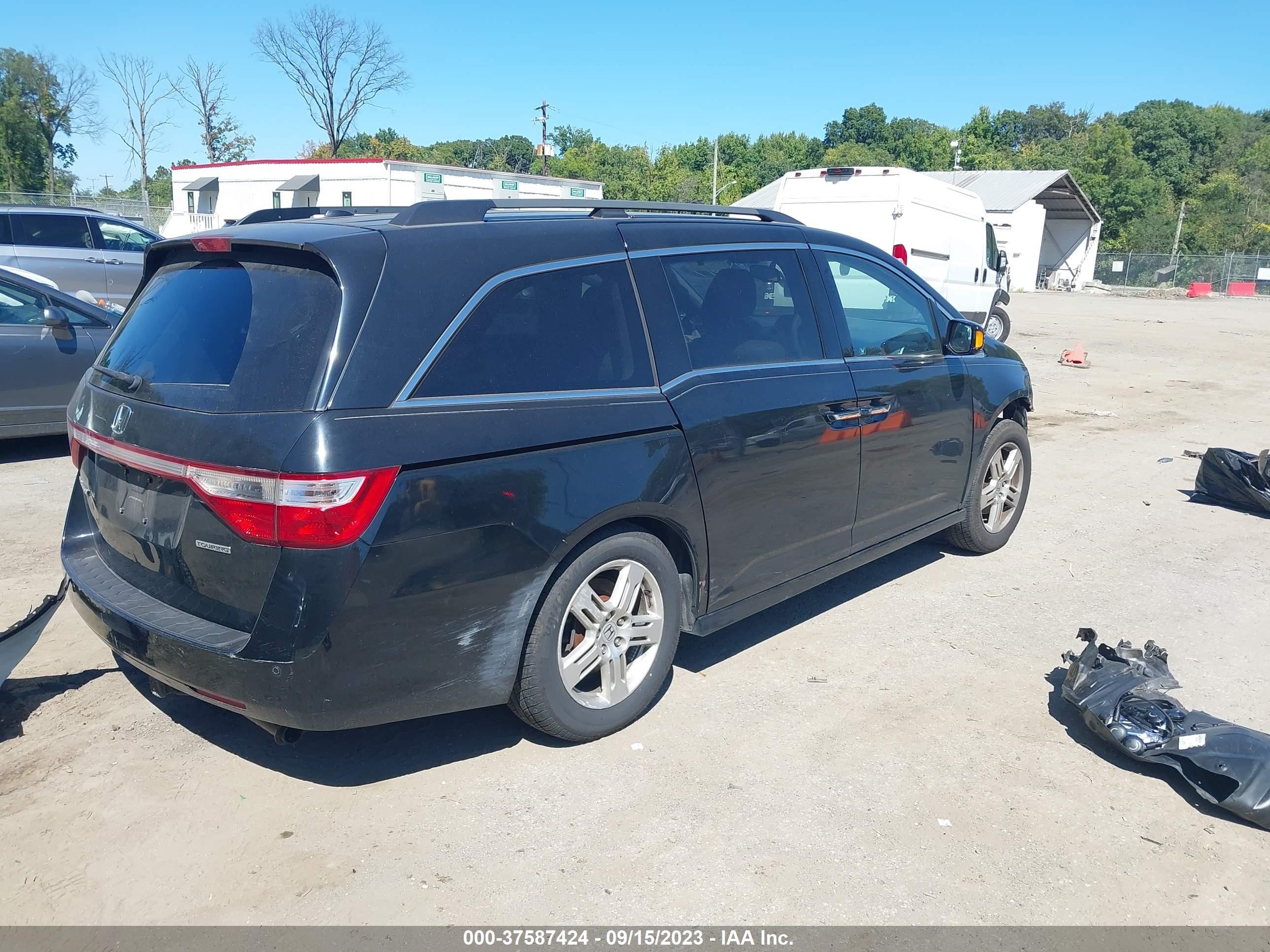 Photo 3 VIN: 5FNRL5H97CB041133 - HONDA ODYSSEY 