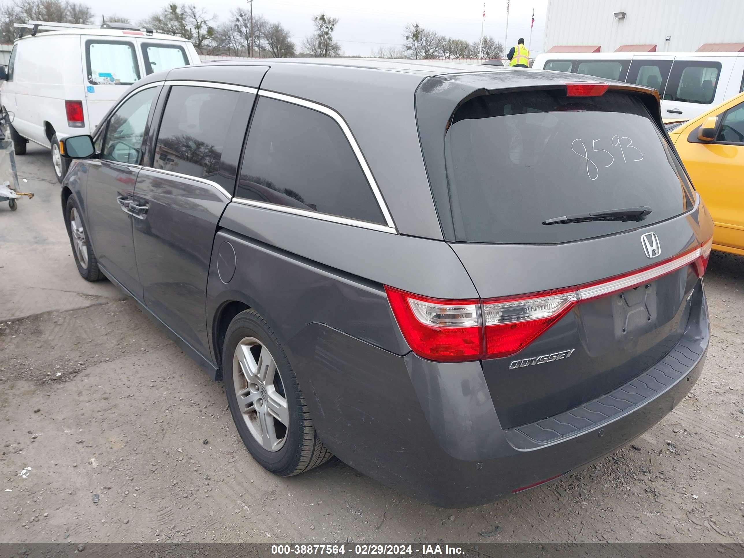 Photo 2 VIN: 5FNRL5H97DB004343 - HONDA ODYSSEY 