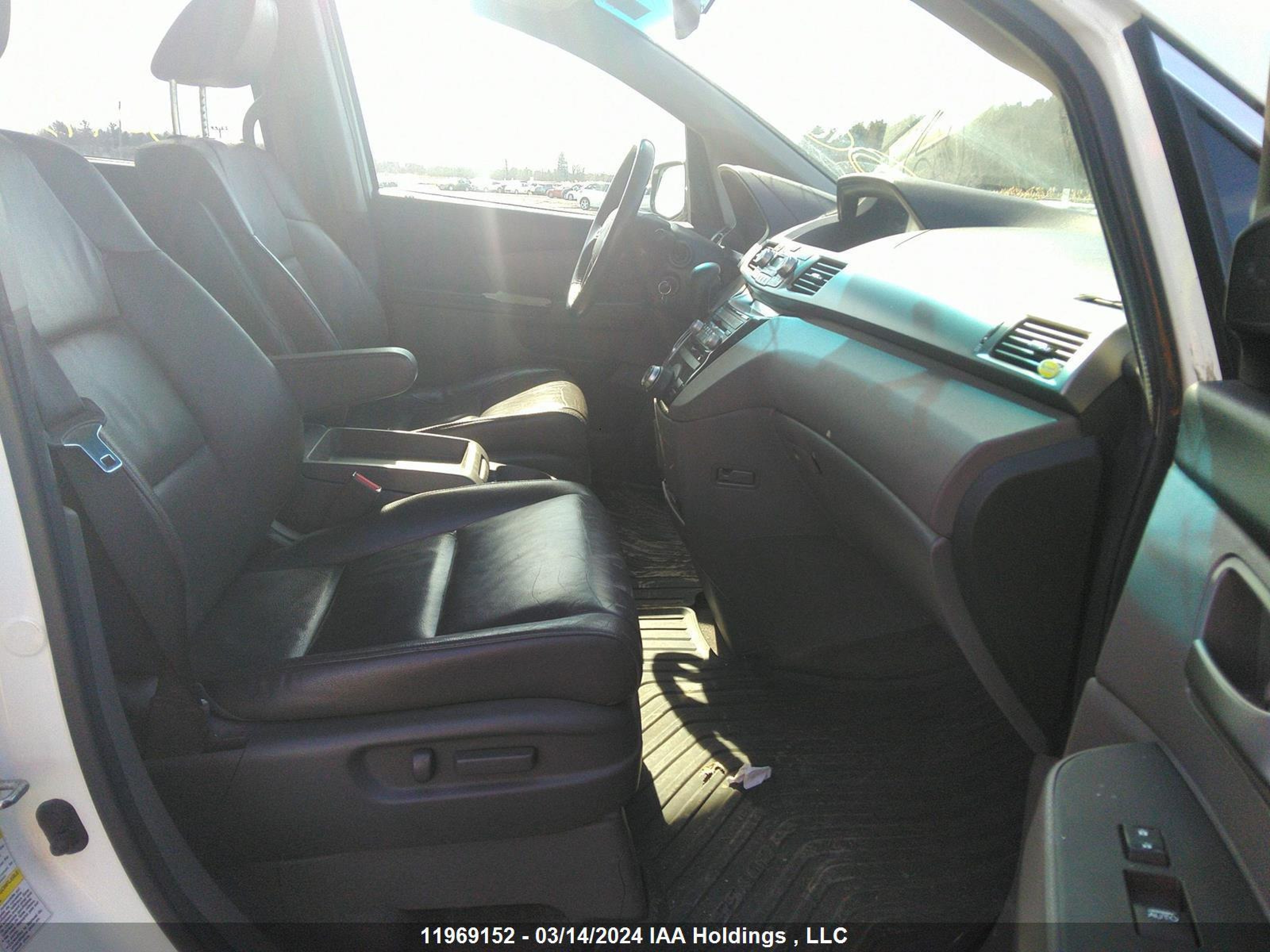 Photo 4 VIN: 5FNRL5H98BB504931 - HONDA ODYSSEY 