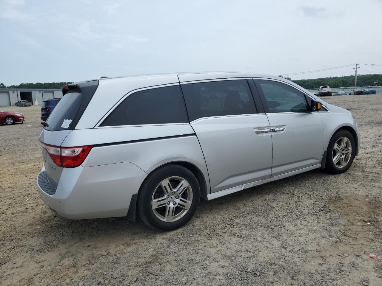 Photo 2 VIN: 5FNRL5H98DB057147 - HONDA ODYSSEY 