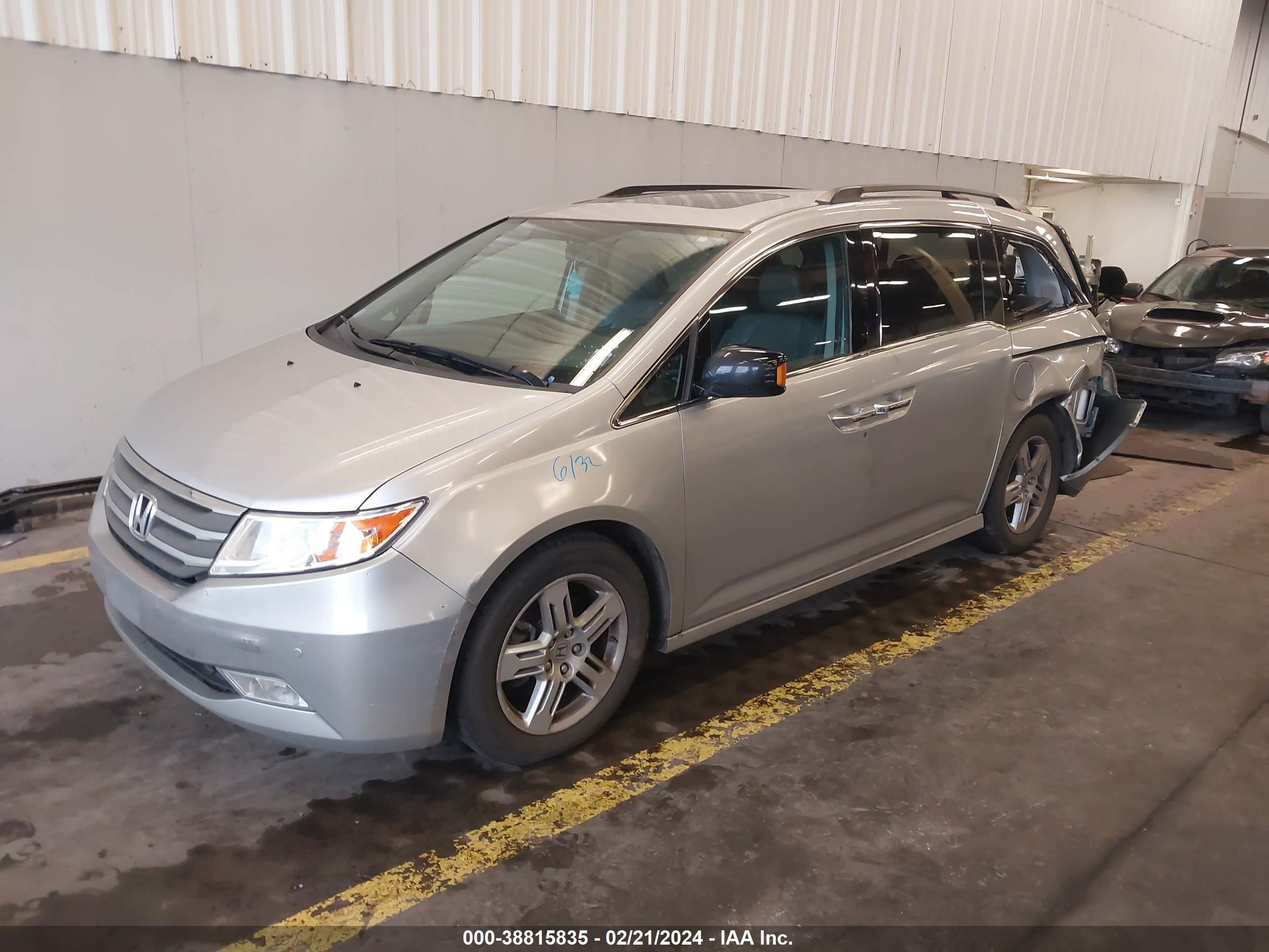 Photo 1 VIN: 5FNRL5H98DB064857 - HONDA ODYSSEY 