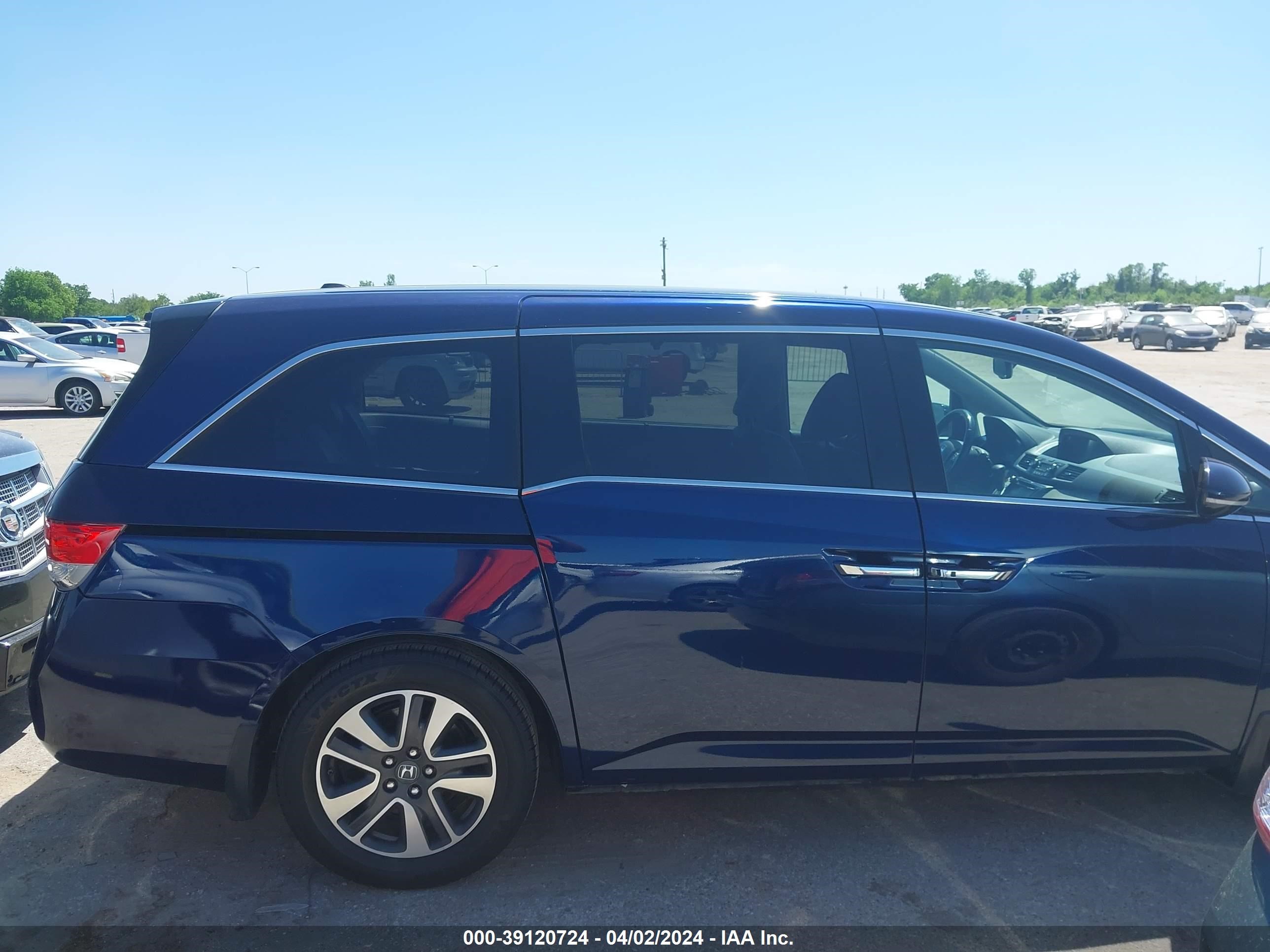 Photo 12 VIN: 5FNRL5H98FB028184 - HONDA ODYSSEY 