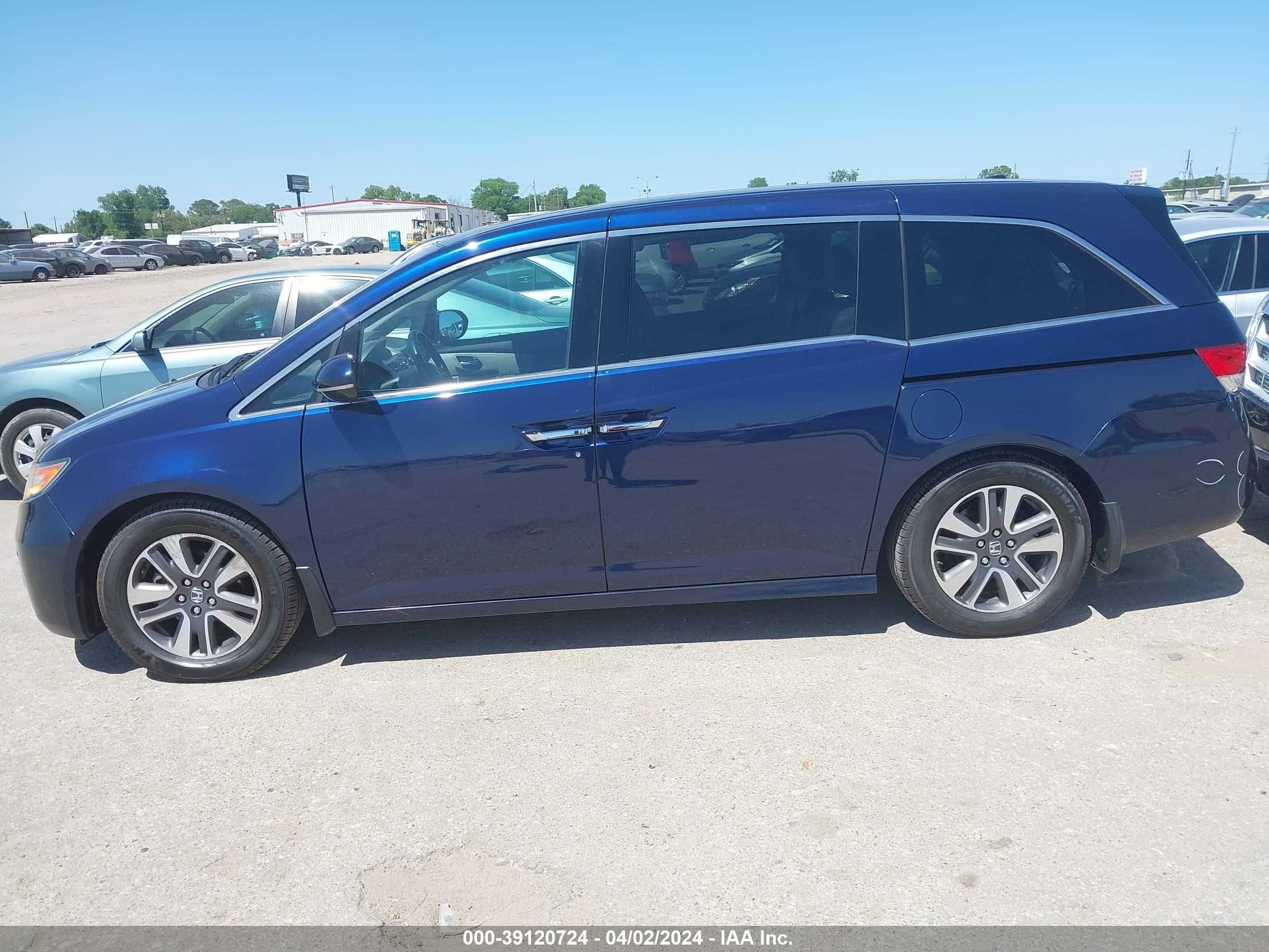 Photo 13 VIN: 5FNRL5H98FB028184 - HONDA ODYSSEY 