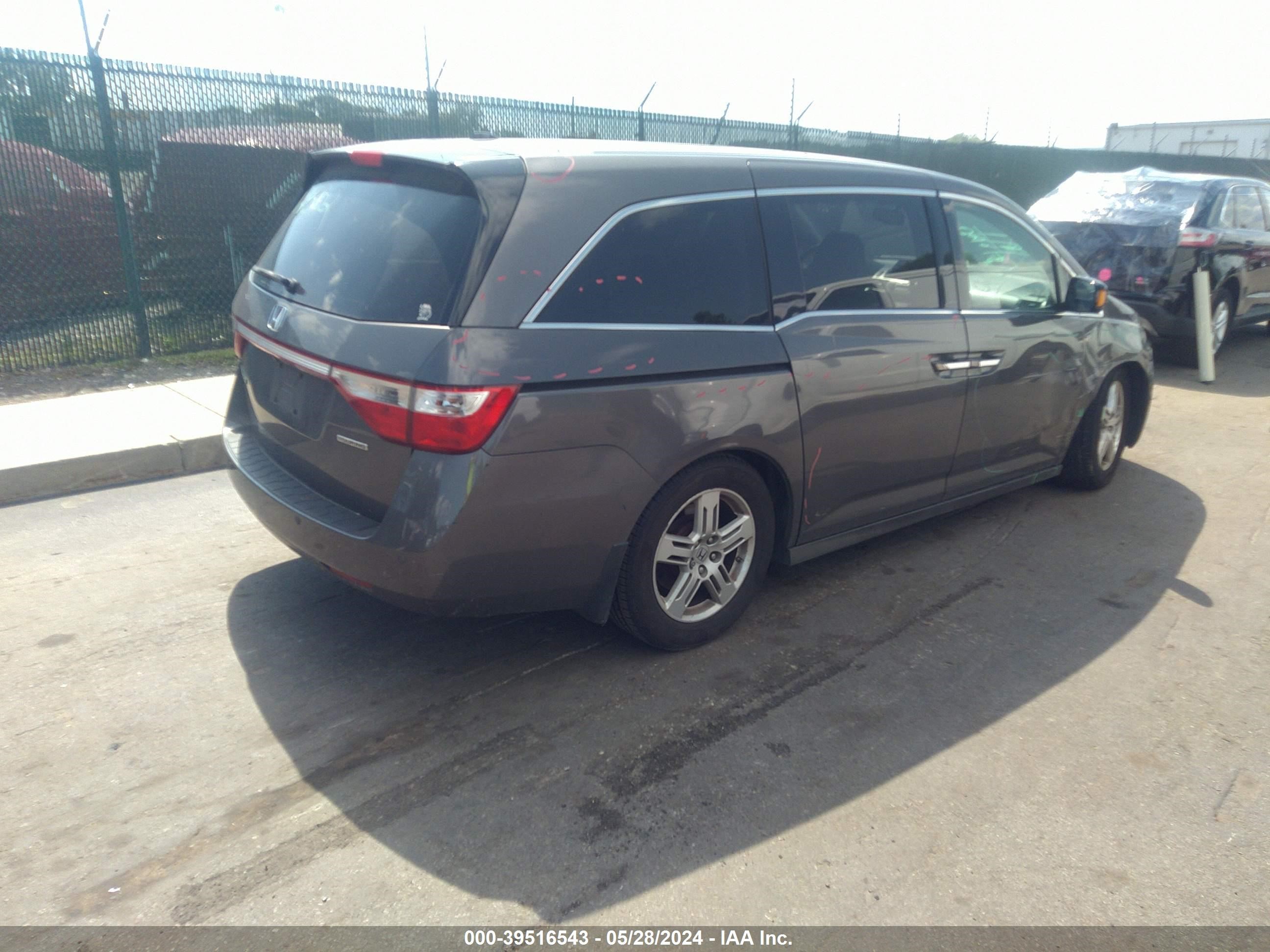 Photo 3 VIN: 5FNRL5H99BB063939 - HONDA ODYSSEY 