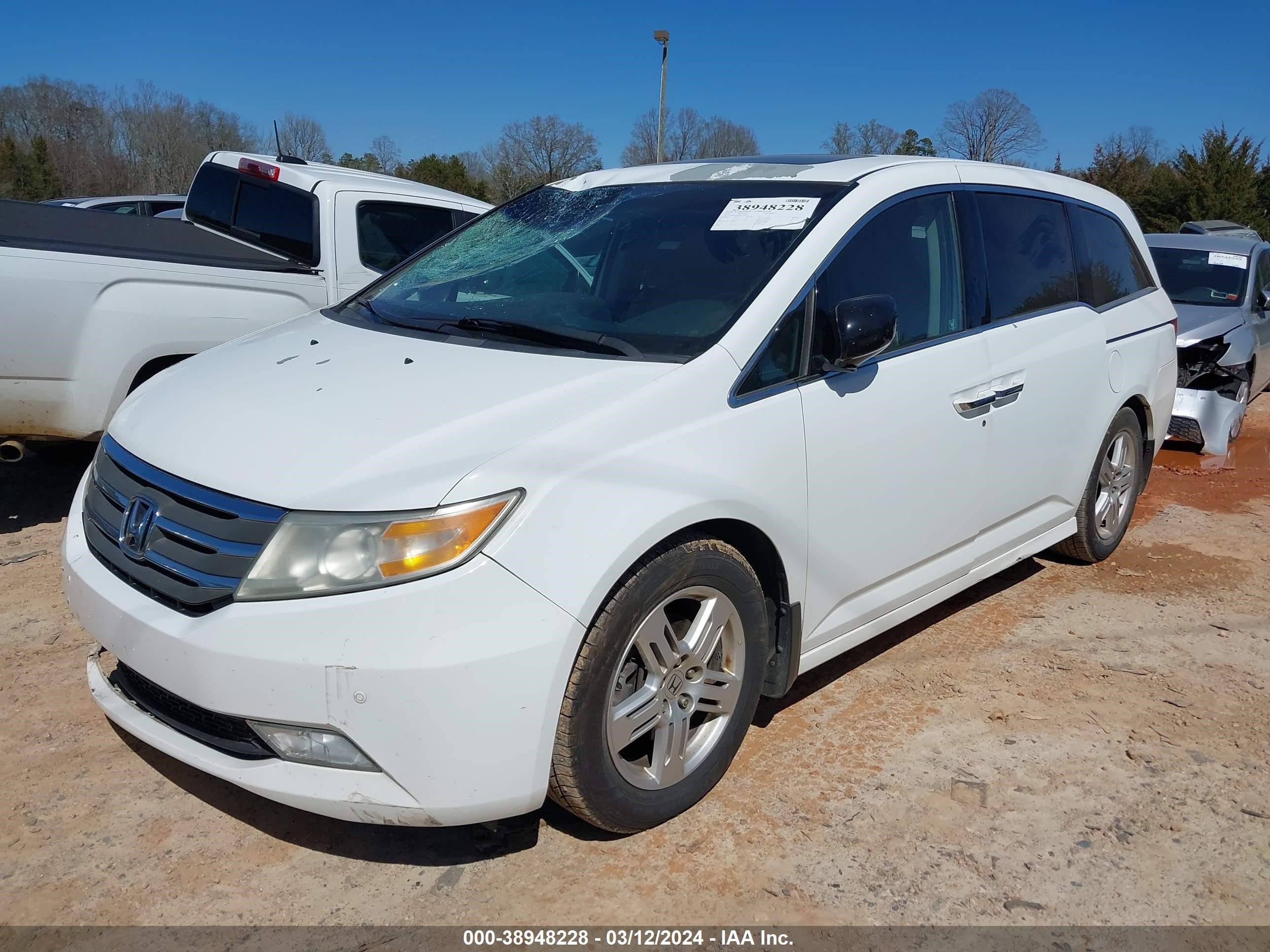 Photo 1 VIN: 5FNRL5H9XBB055493 - HONDA ODYSSEY 