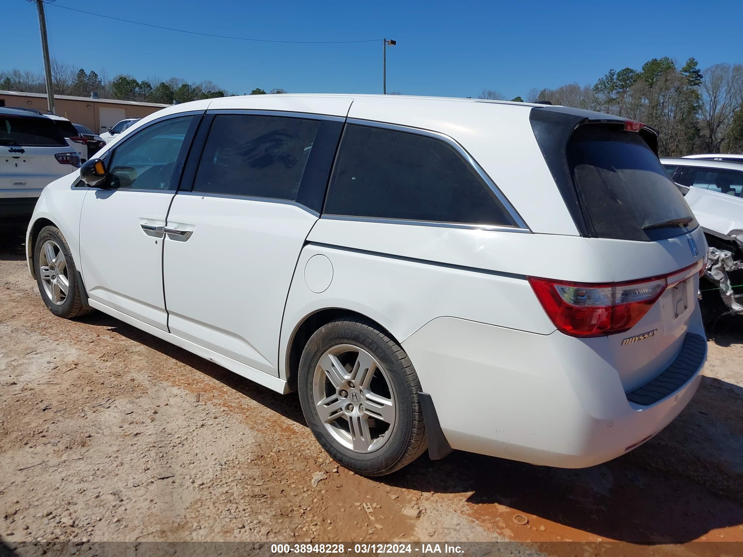 Photo 2 VIN: 5FNRL5H9XBB055493 - HONDA ODYSSEY 