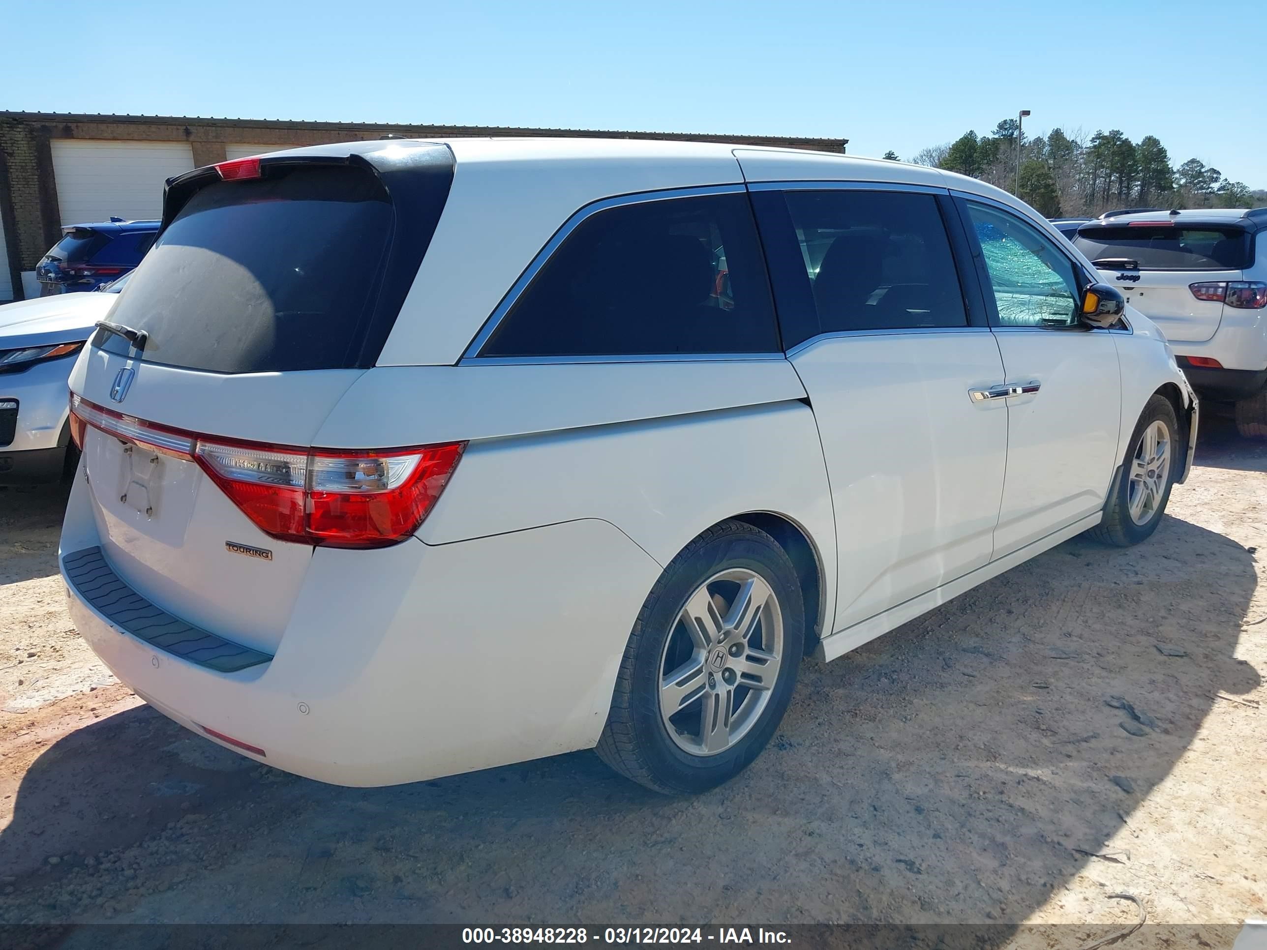 Photo 3 VIN: 5FNRL5H9XBB055493 - HONDA ODYSSEY 