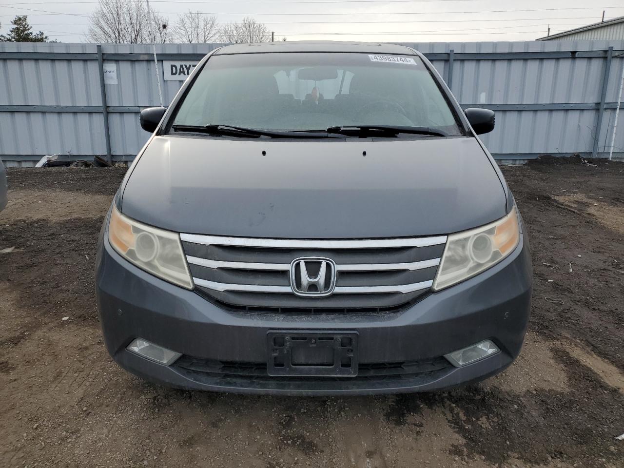 Photo 4 VIN: 5FNRL5H9XBB062282 - HONDA ODYSSEY 