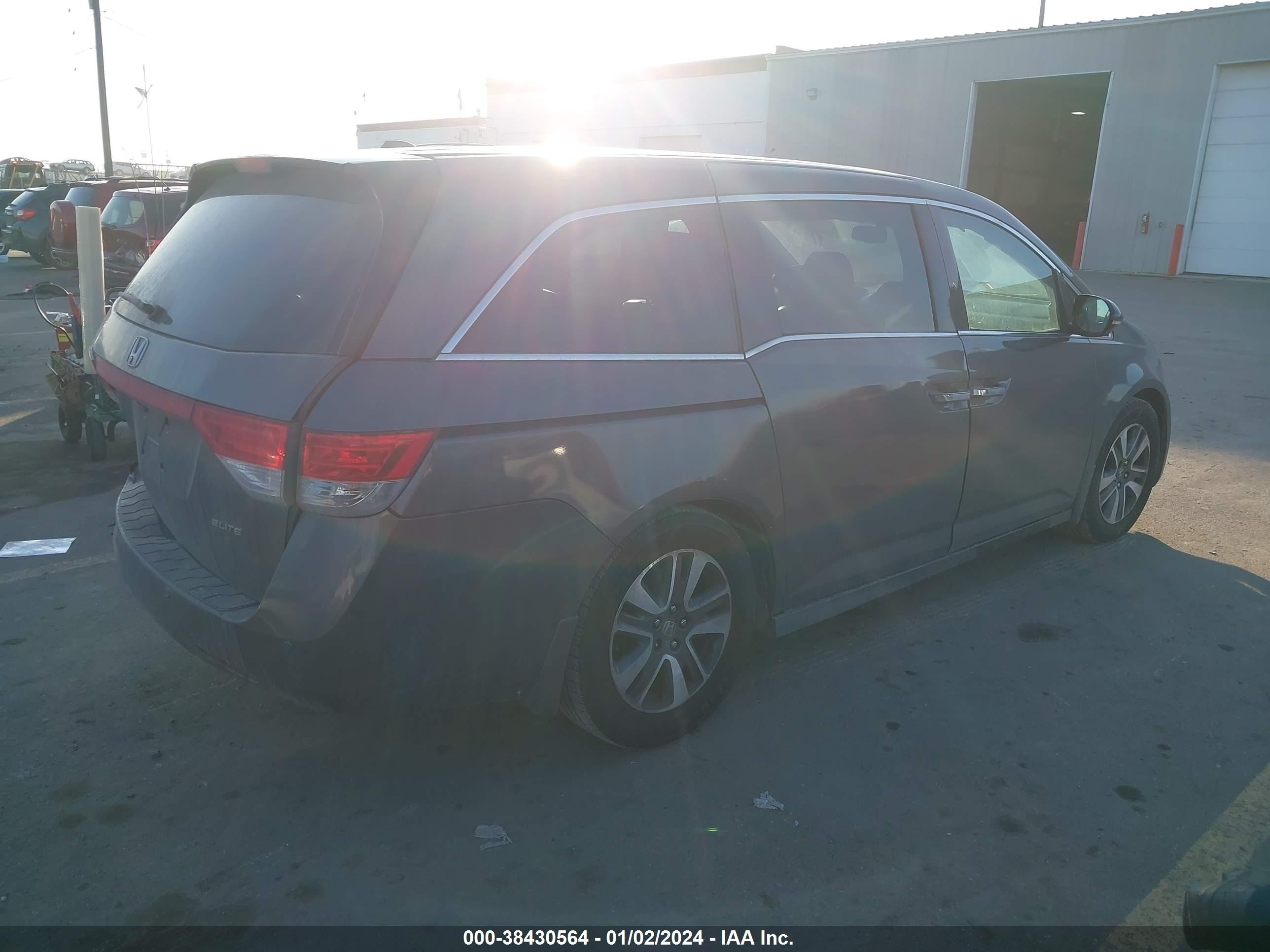 Photo 3 VIN: 5FNRL5H9XEB109864 - HONDA ODYSSEY 