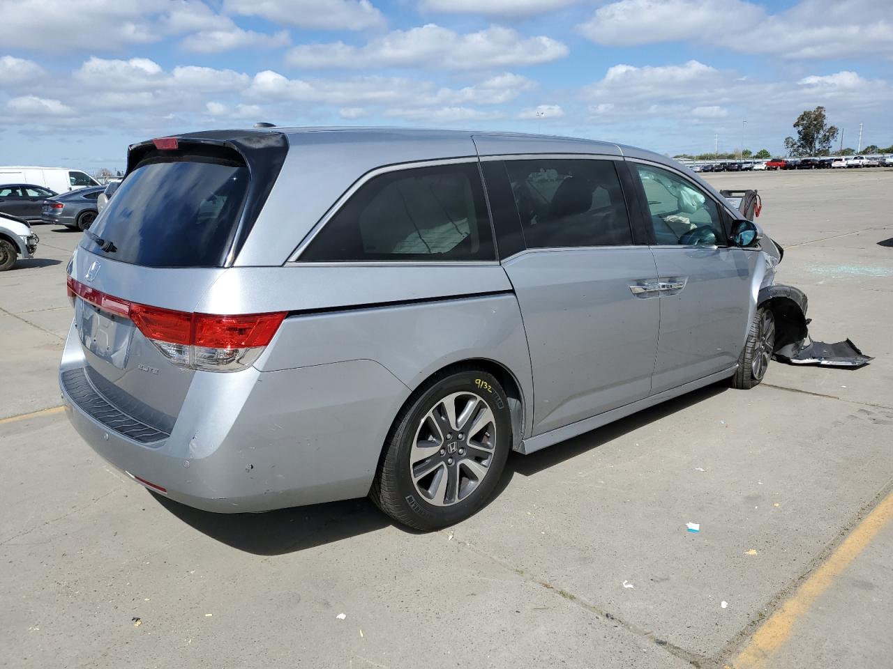 Photo 2 VIN: 5FNRL5H9XGB131284 - HONDA ODYSSEY 