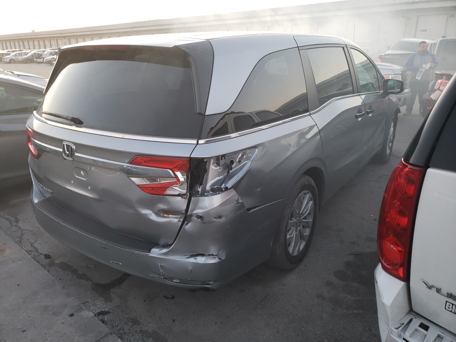 Photo 3 VIN: 5FNRL6H21KB131790 - HONDA ODYSSEY LX 