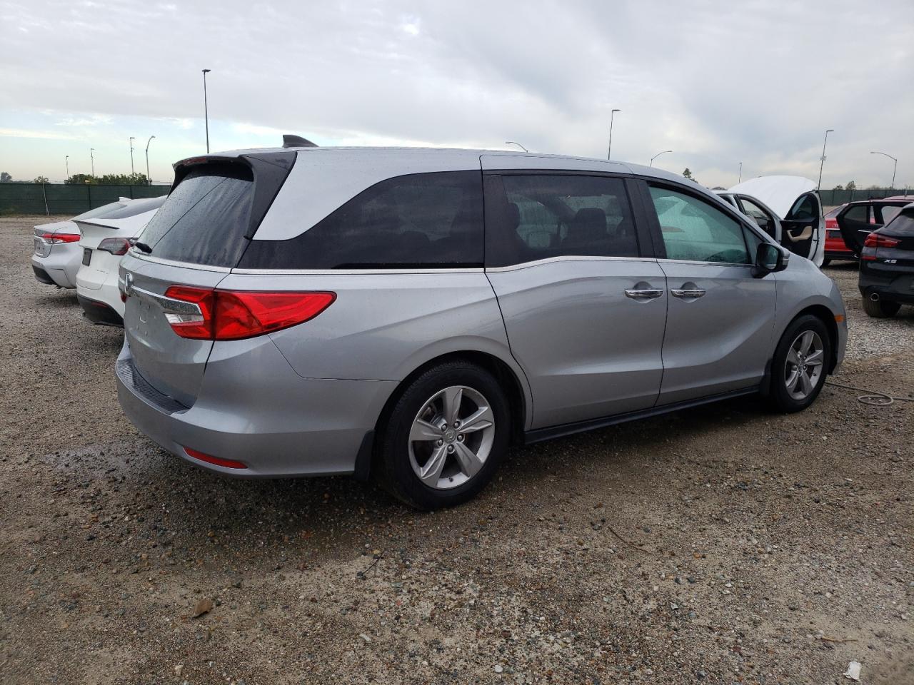 Photo 2 VIN: 5FNRL6H56LB053017 - HONDA ODYSSEY 