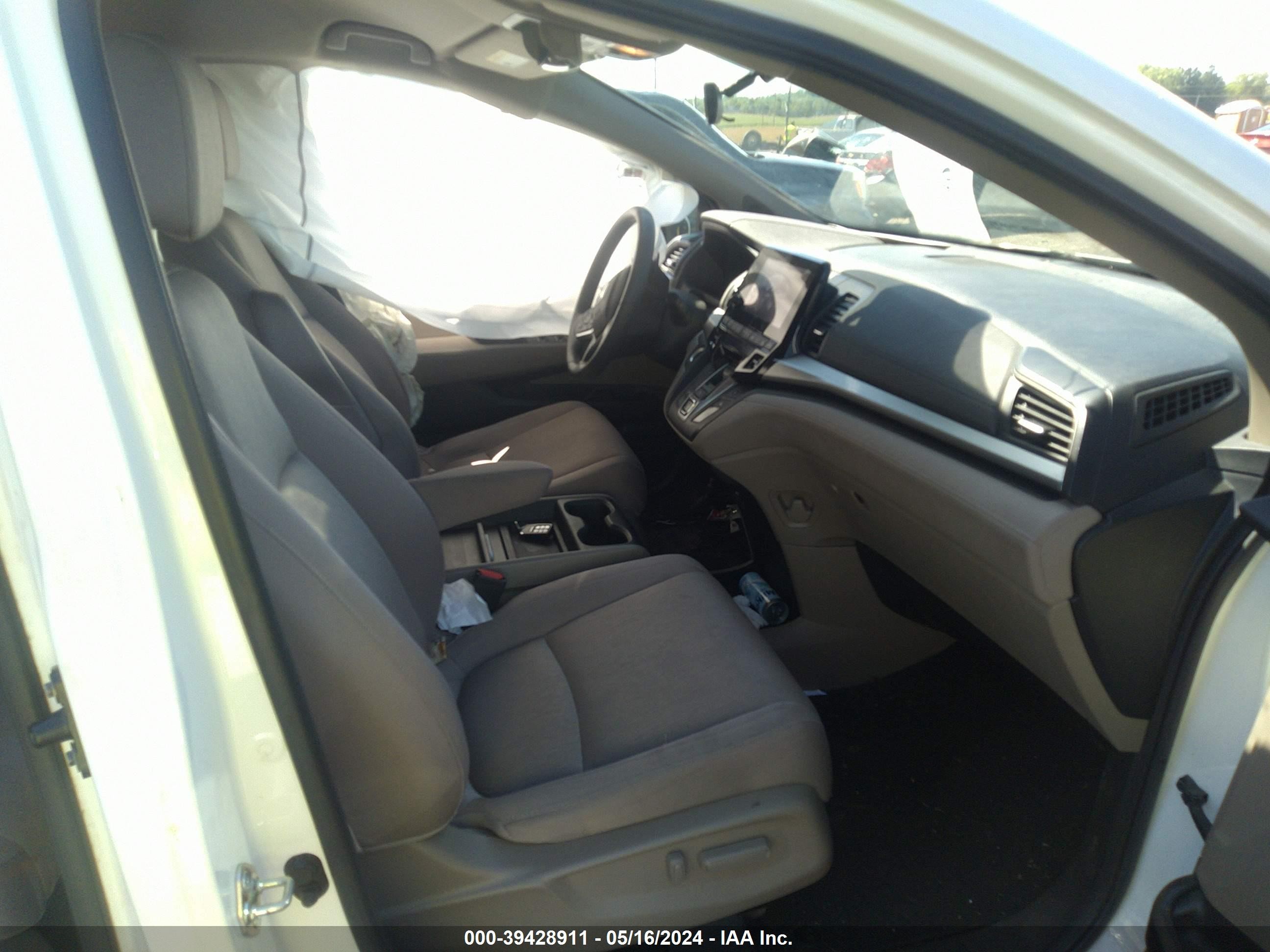 Photo 4 VIN: 5FNRL6H59JB064624 - HONDA ODYSSEY 