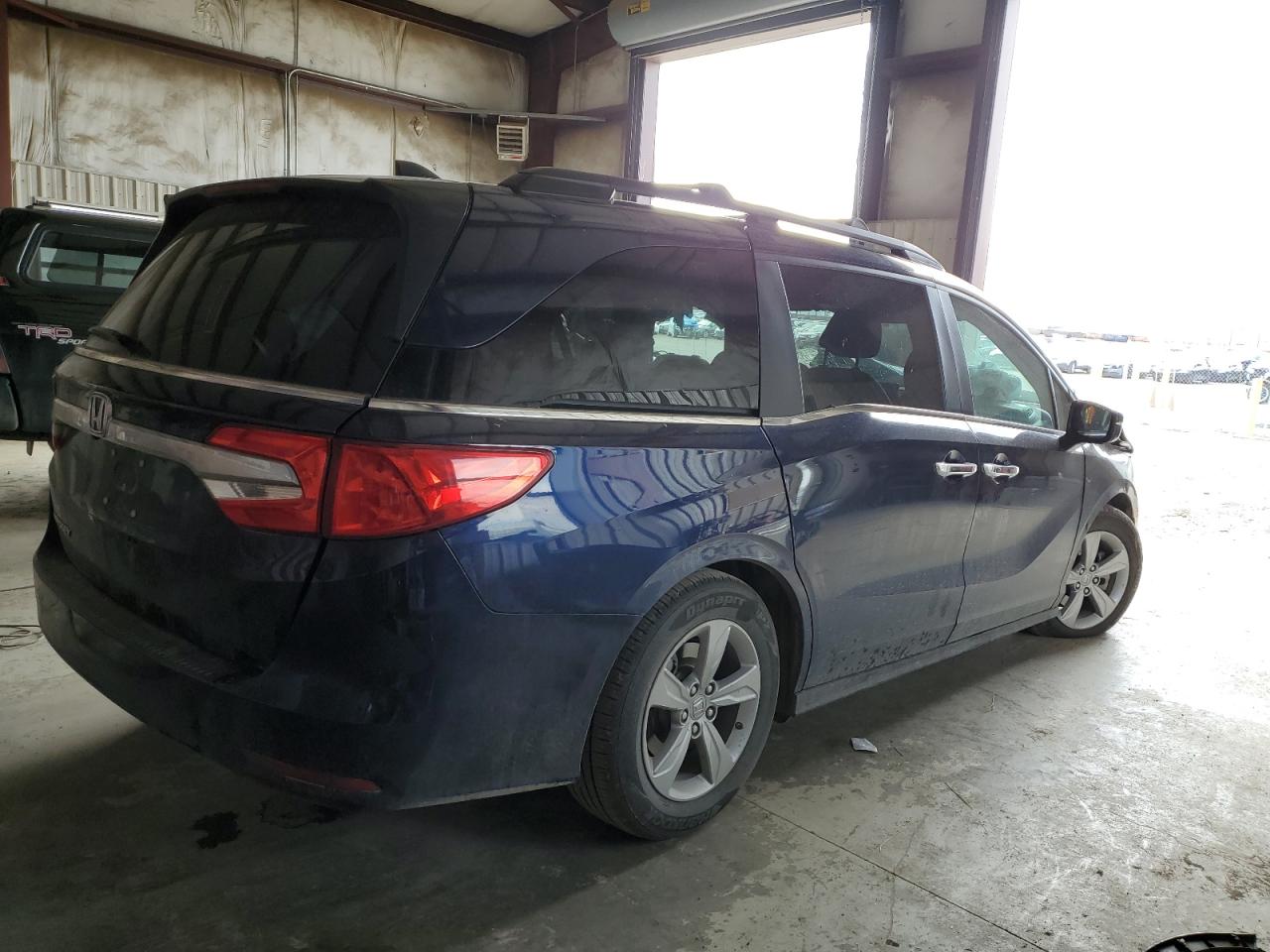 Photo 2 VIN: 5FNRL6H5XKB094314 - HONDA ODYSSEY 