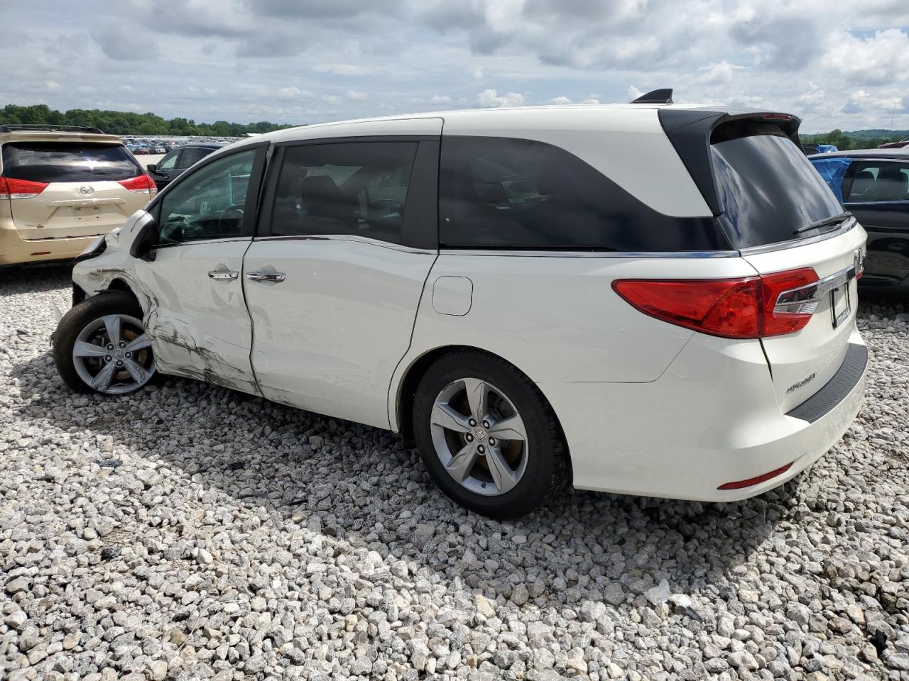 Photo 1 VIN: 5FNRL6H71JB035958 - HONDA ODYSSEY 