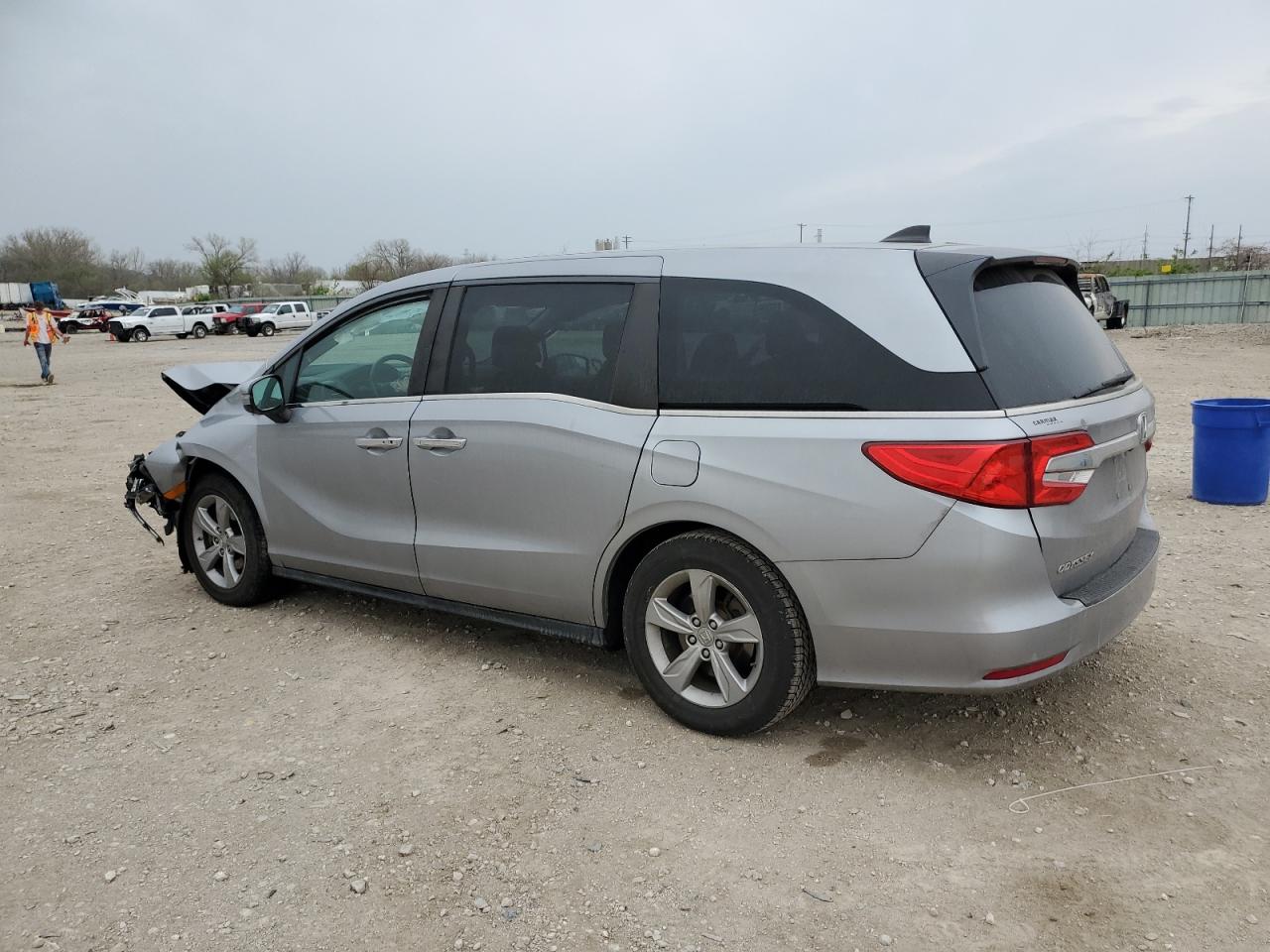 Photo 1 VIN: 5FNRL6H71JB092211 - HONDA ODYSSEY 