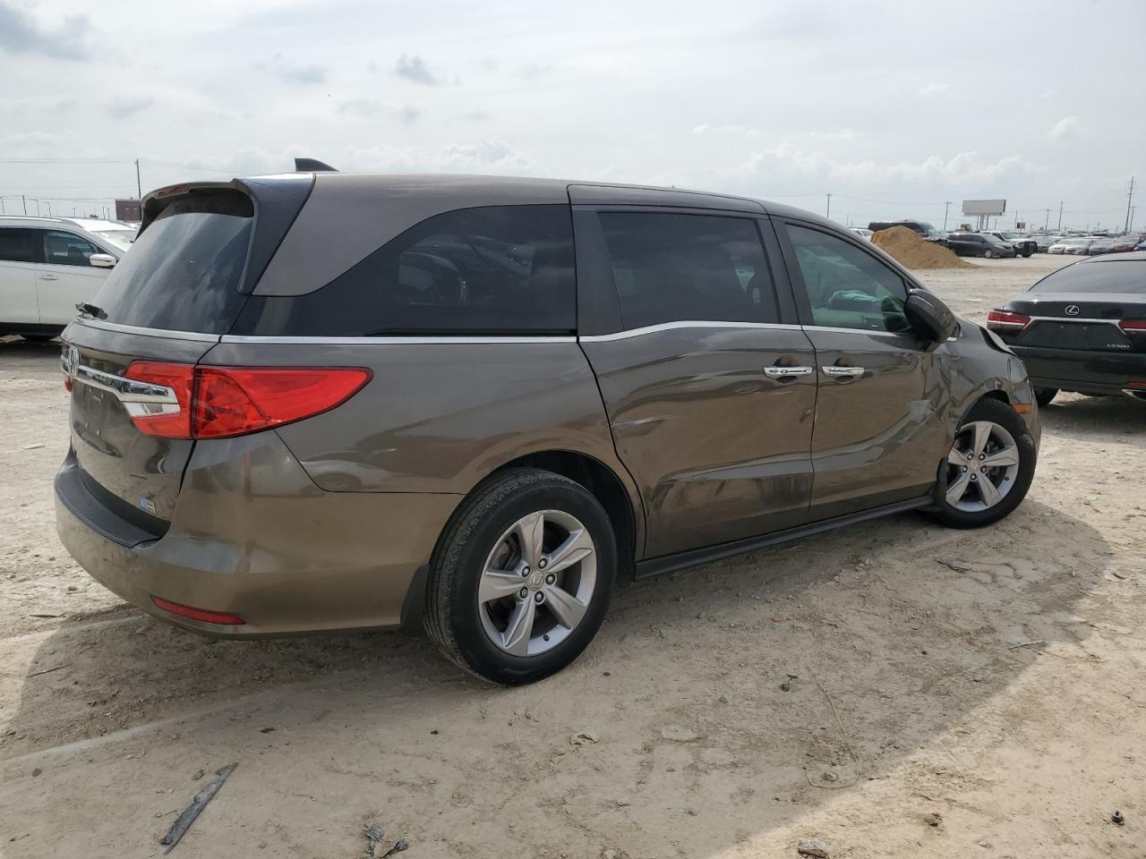 Photo 2 VIN: 5FNRL6H72JB081363 - HONDA ODYSSEY 