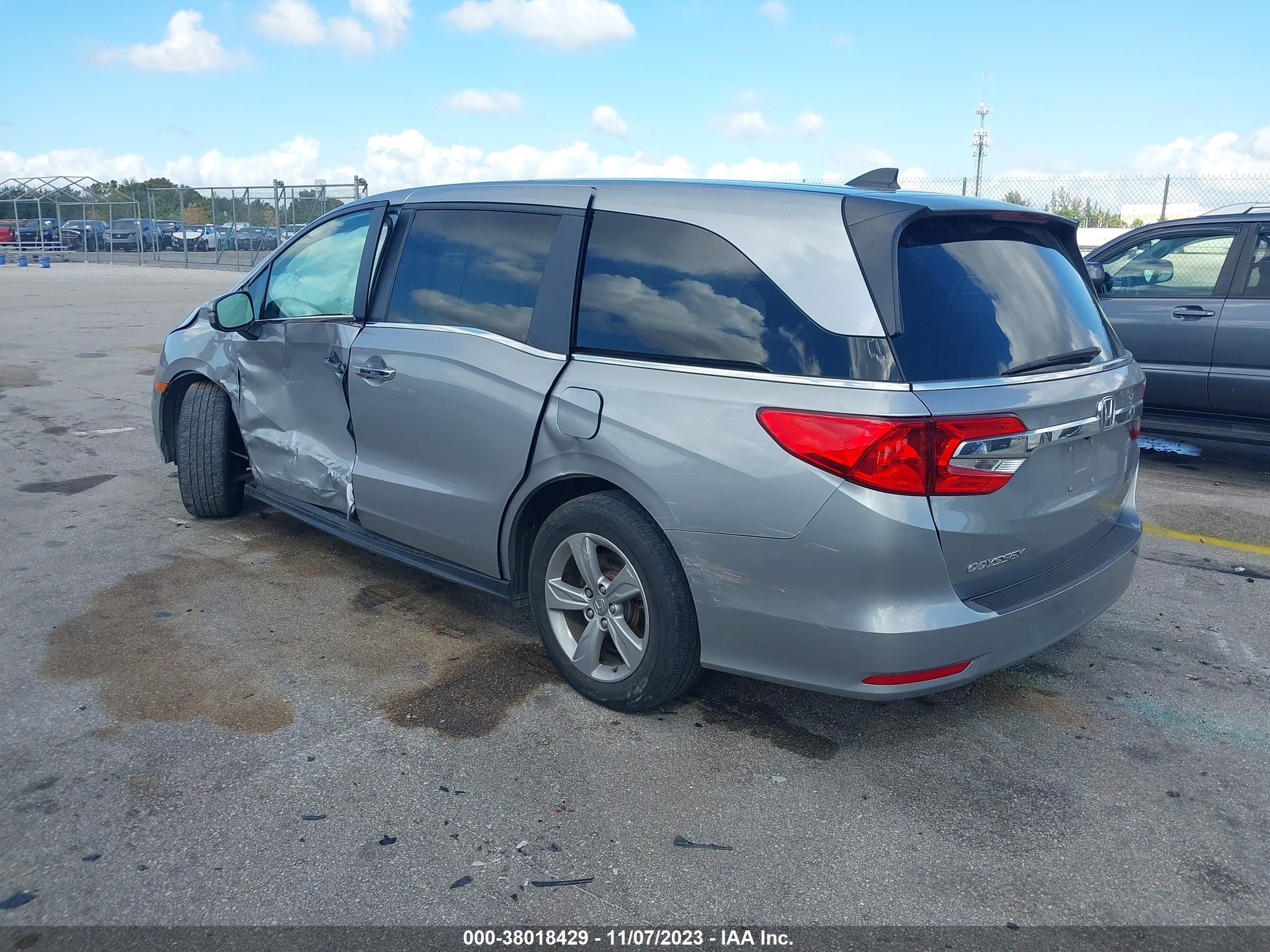 Photo 2 VIN: 5FNRL6H74LB072375 - HONDA ODYSSEY 