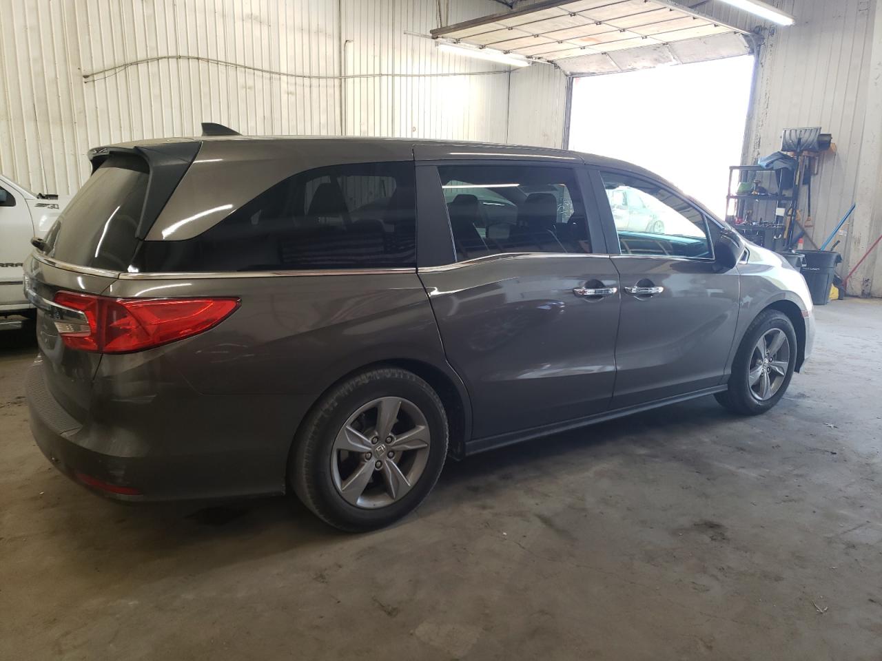 Photo 2 VIN: 5FNRL6H75JB067294 - HONDA ODYSSEY 