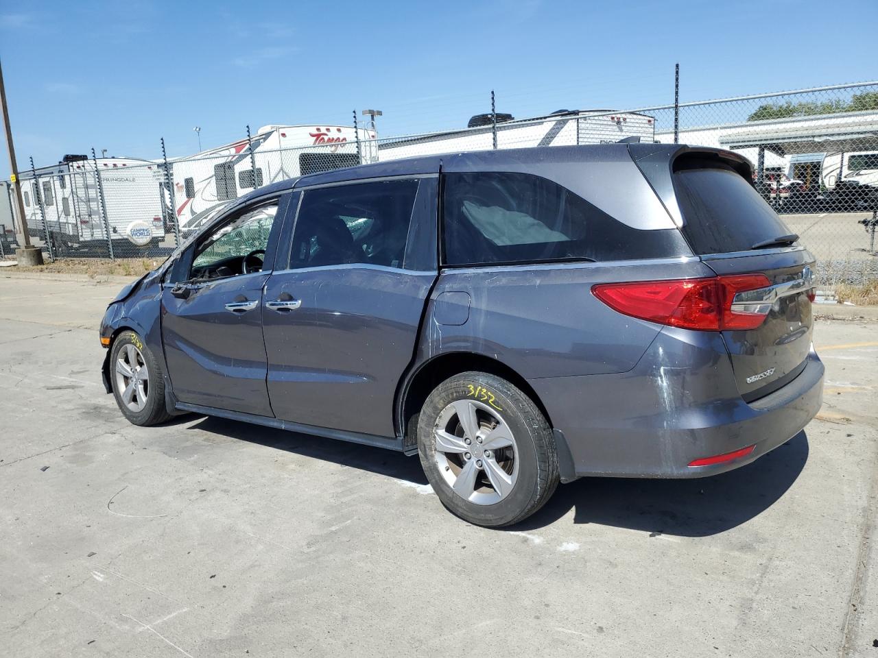 Photo 1 VIN: 5FNRL6H77JB013978 - HONDA ODYSSEY 