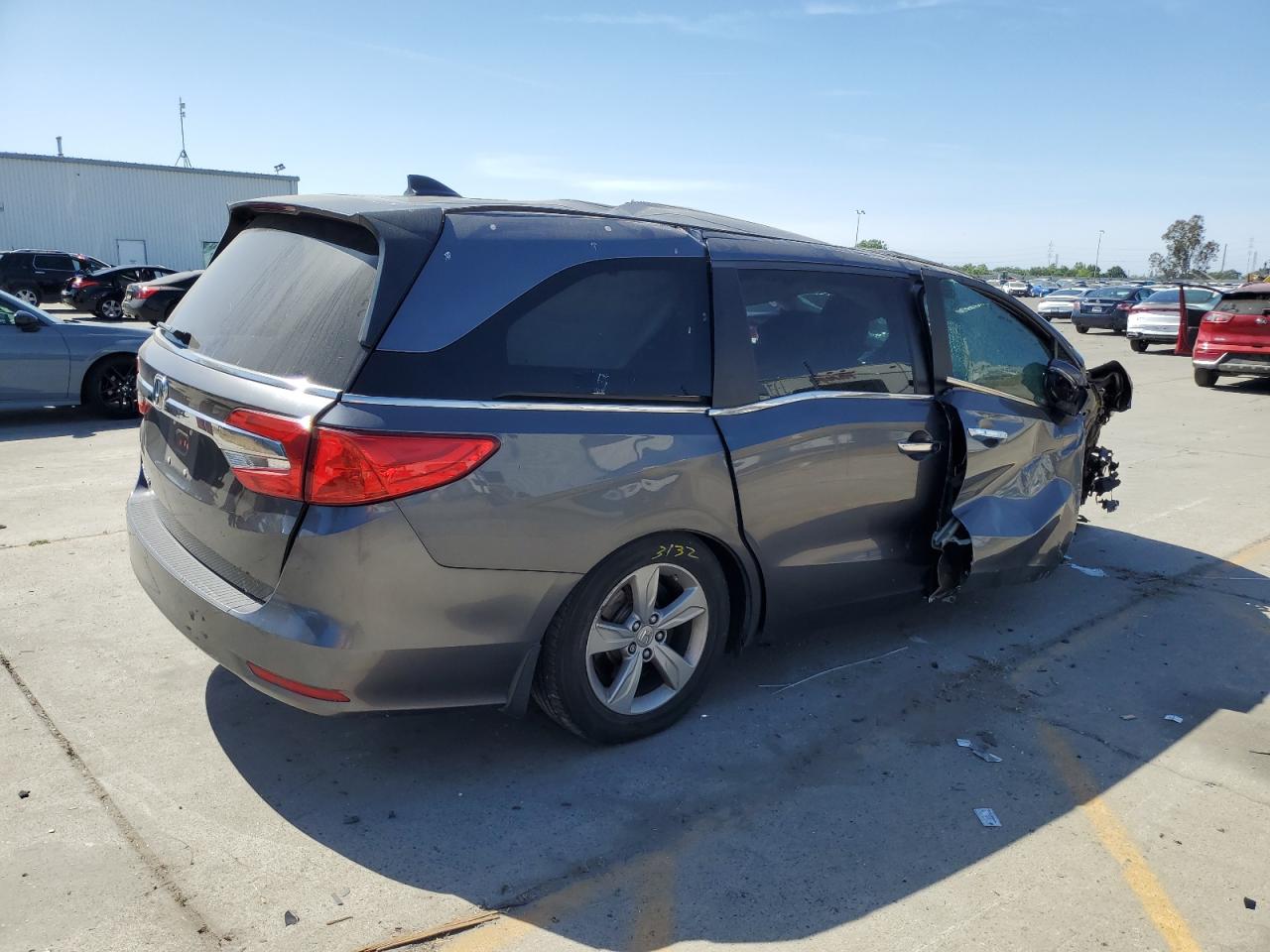 Photo 2 VIN: 5FNRL6H77JB013978 - HONDA ODYSSEY 