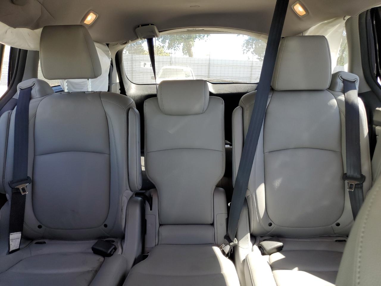 Photo 9 VIN: 5FNRL6H77JB013978 - HONDA ODYSSEY 