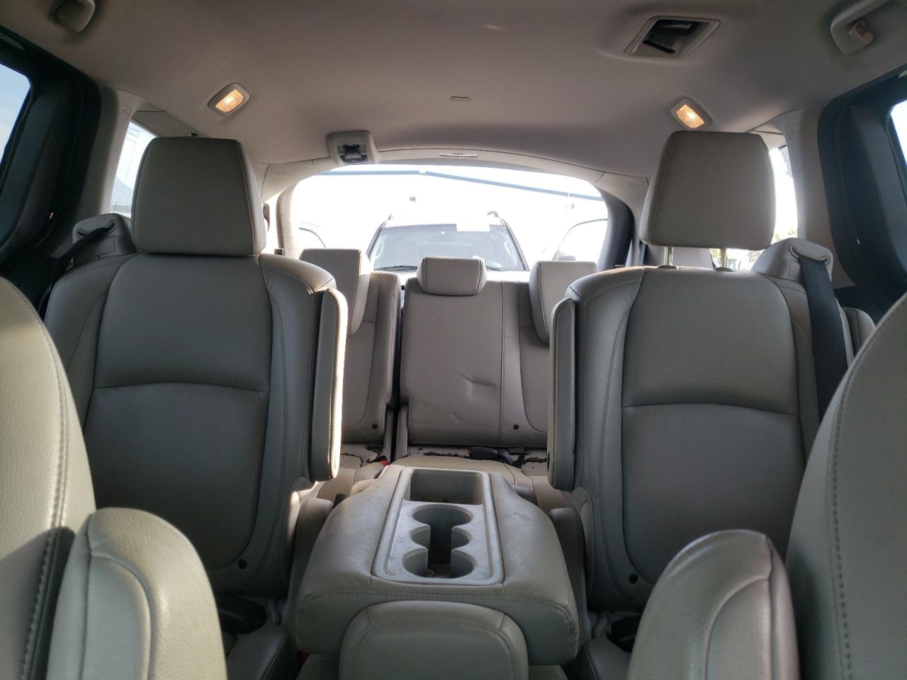 Photo 9 VIN: 5FNRL6H77JB036368 - HONDA ODYSSEY 