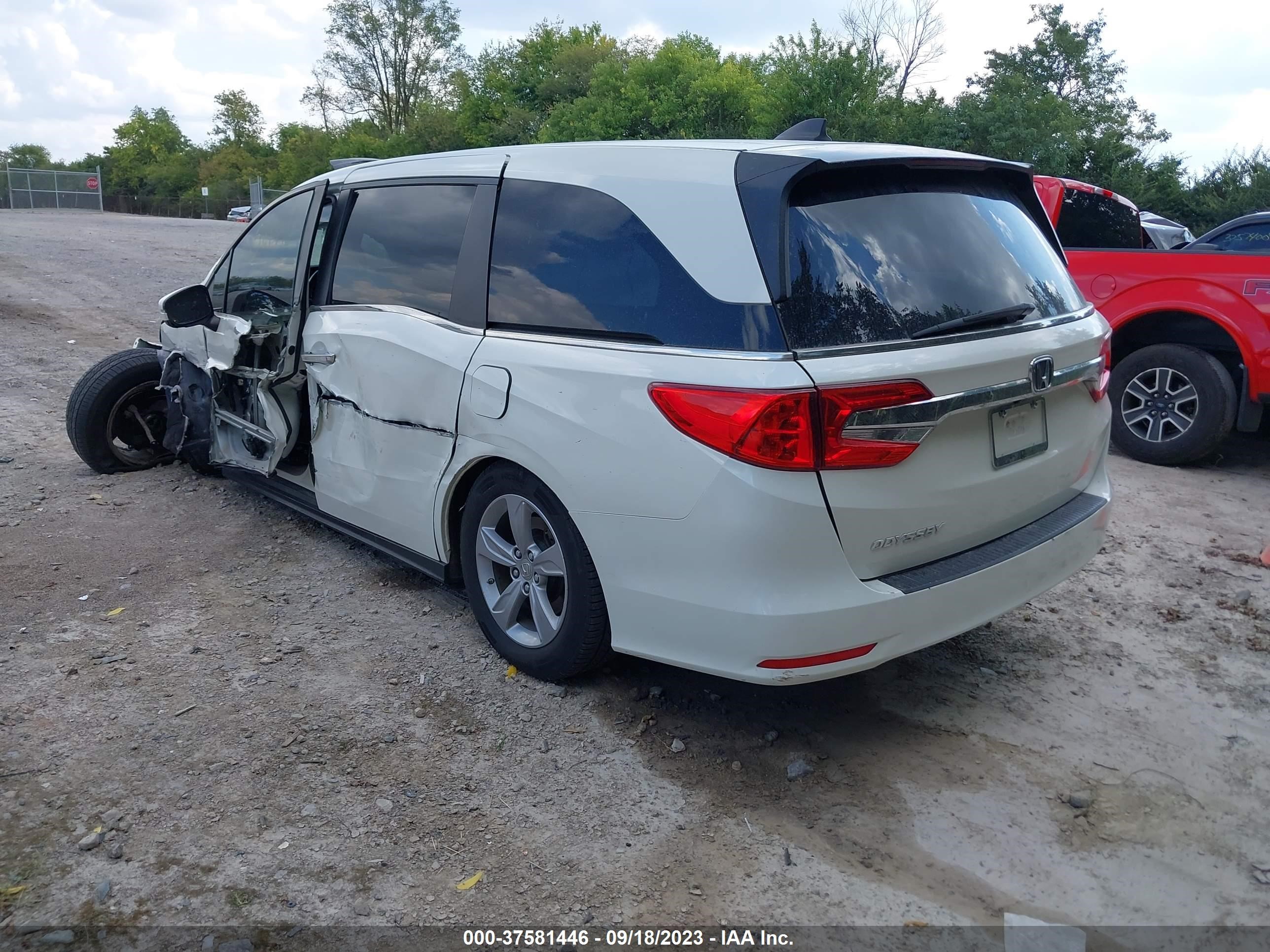 Photo 2 VIN: 5FNRL6H78JB009924 - HONDA ODYSSEY 