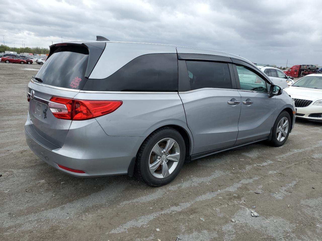 Photo 2 VIN: 5FNRL6H78JB057990 - HONDA ODYSSEY 