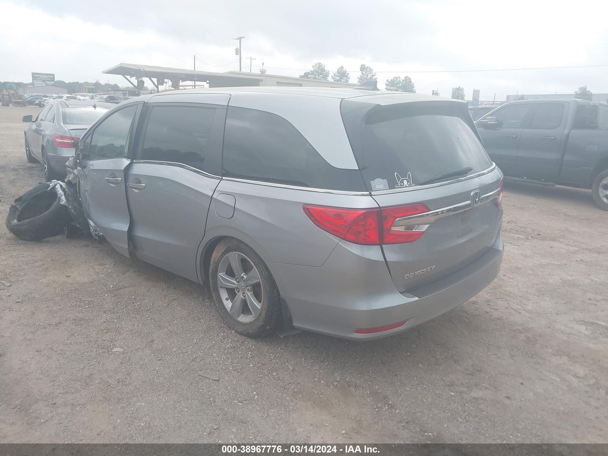 Photo 2 VIN: 5FNRL6H79JB014520 - HONDA ODYSSEY 