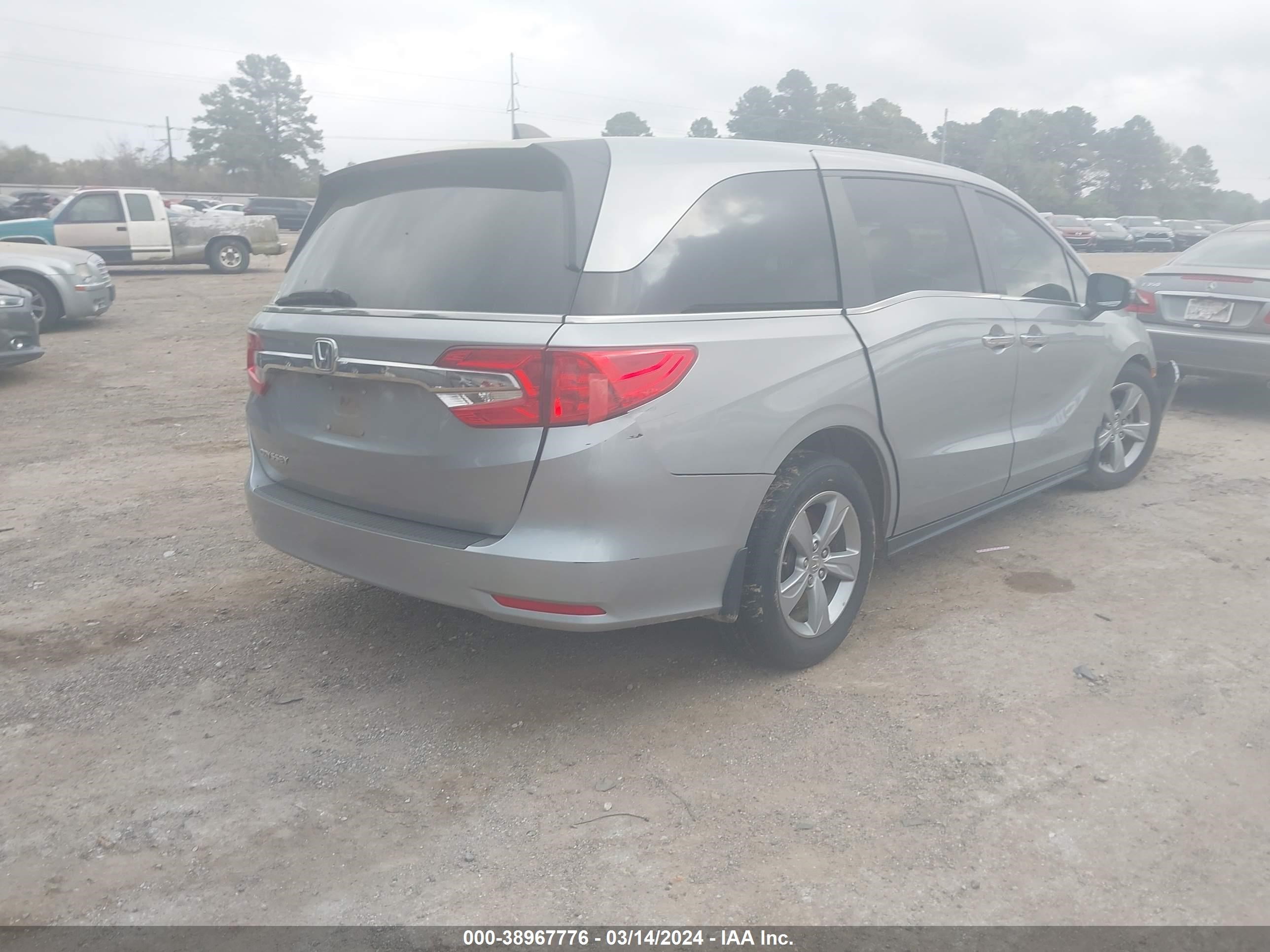 Photo 3 VIN: 5FNRL6H79JB014520 - HONDA ODYSSEY 