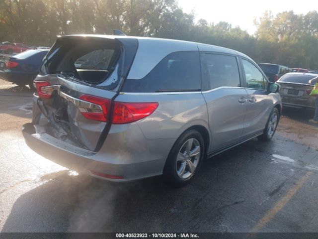 Photo 3 VIN: 5FNRL6H7XJB015367 - HONDA ODYSSEY 