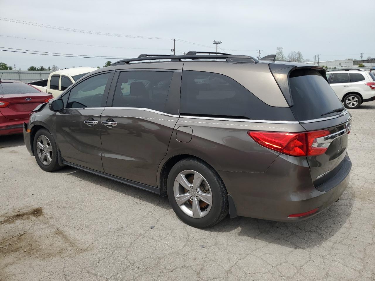 Photo 1 VIN: 5FNRL6H7XJB105831 - HONDA ODYSSEY 