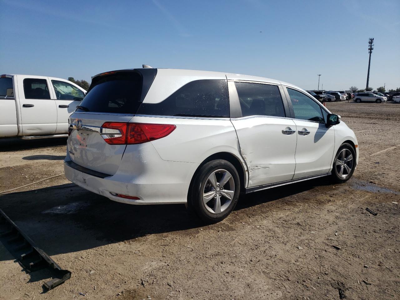 Photo 2 VIN: 5FNRL6H7XLB013346 - HONDA ODYSSEY 