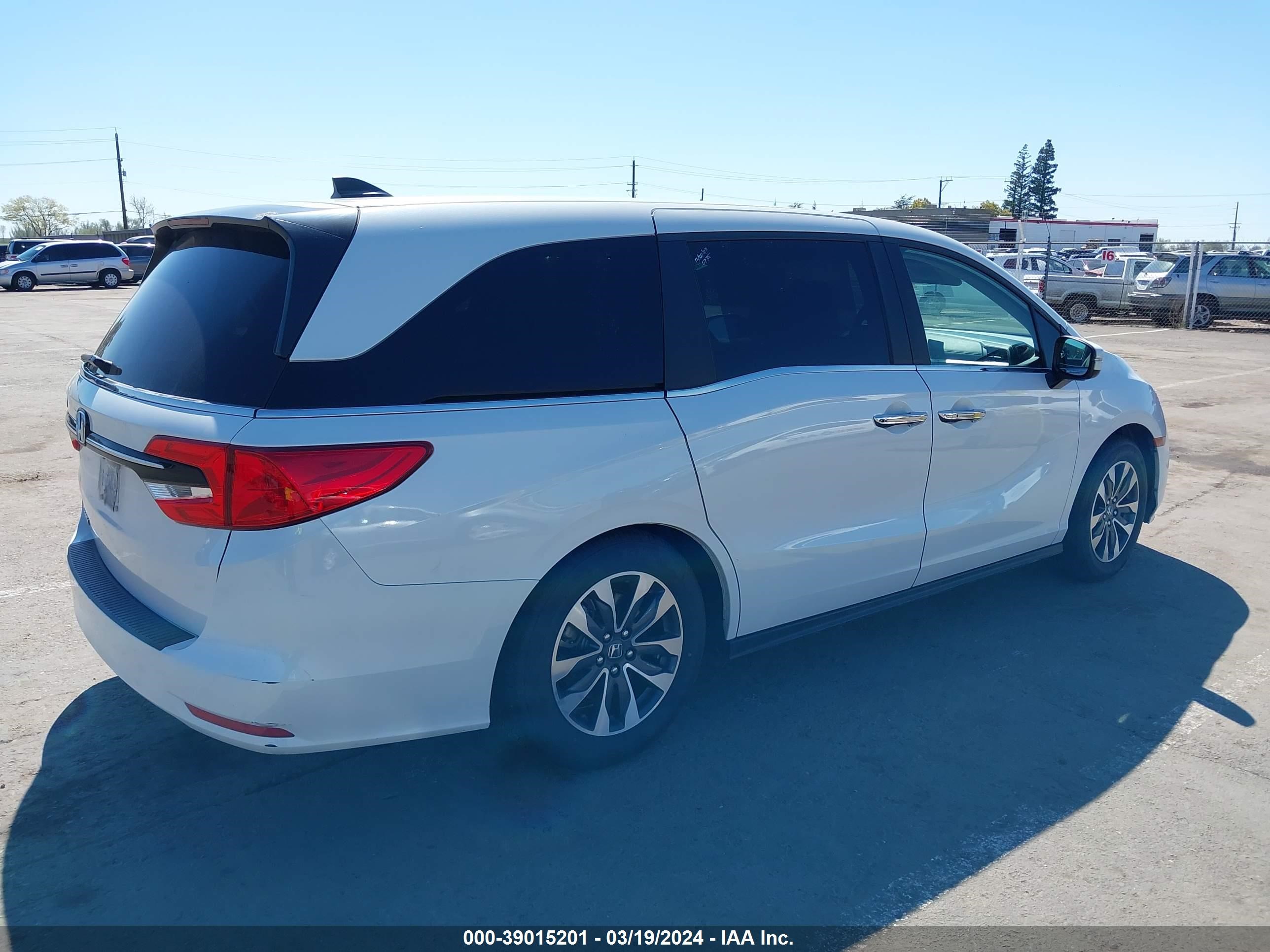 Photo 3 VIN: 5FNRL6H7XMB014756 - HONDA ODYSSEY 