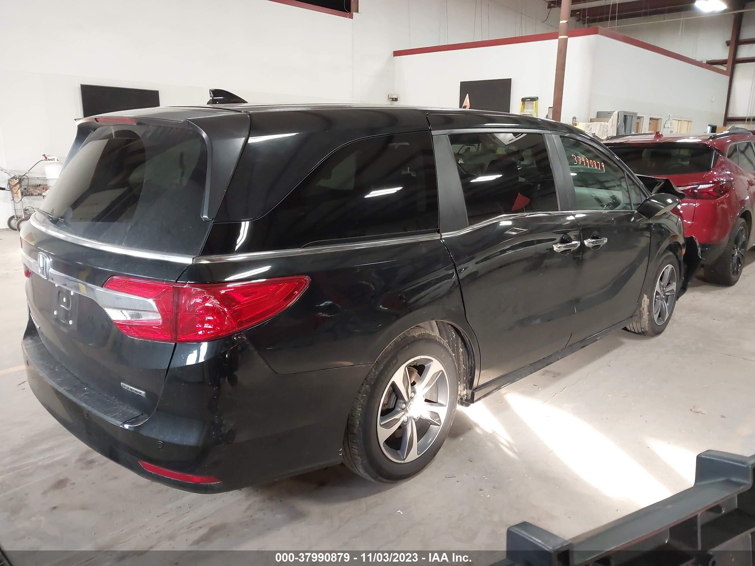 Photo 3 VIN: 5FNRL6H82JB061722 - HONDA ODYSSEY 