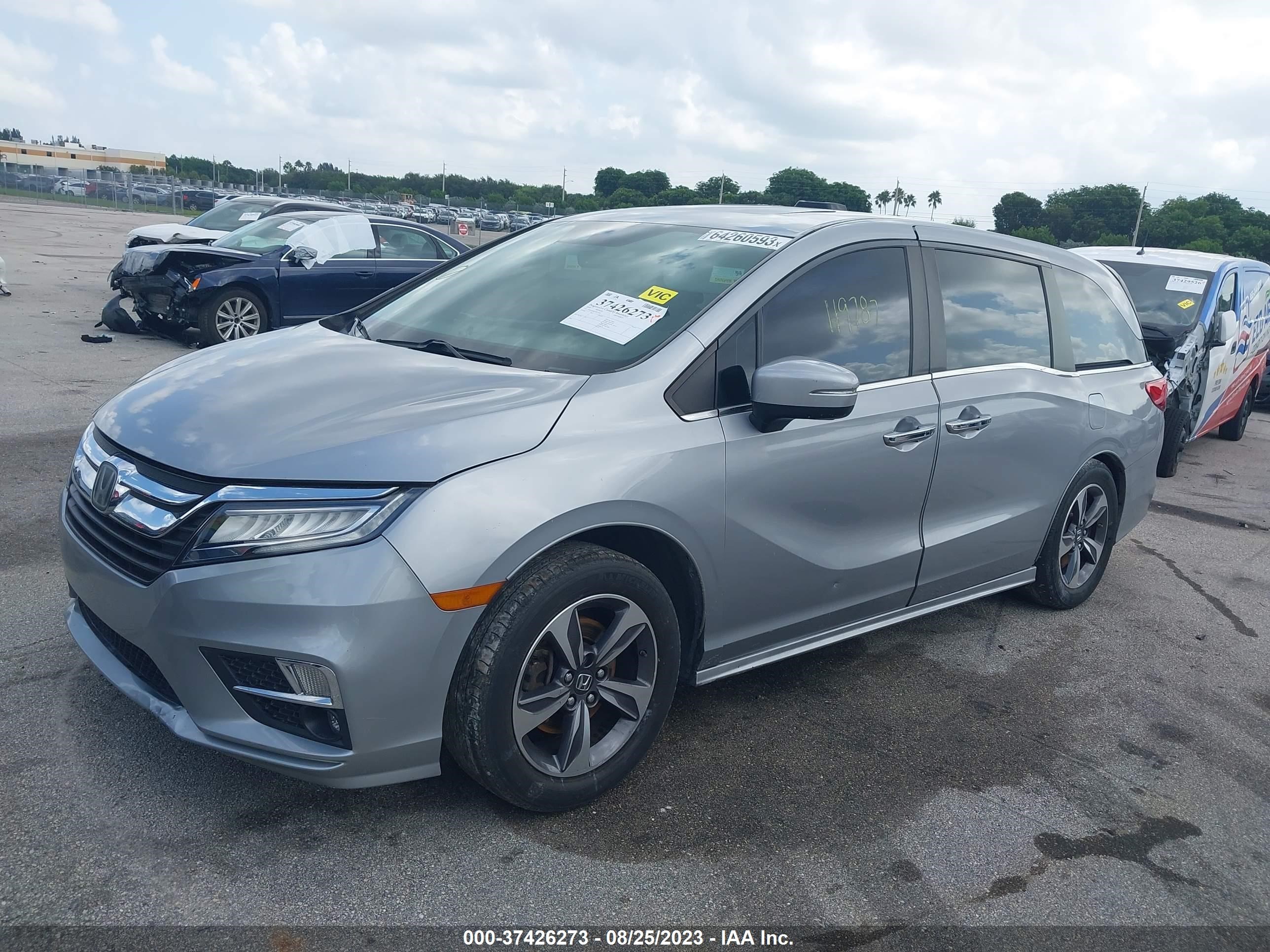 Photo 1 VIN: 5FNRL6H82JB077516 - HONDA ODYSSEY 