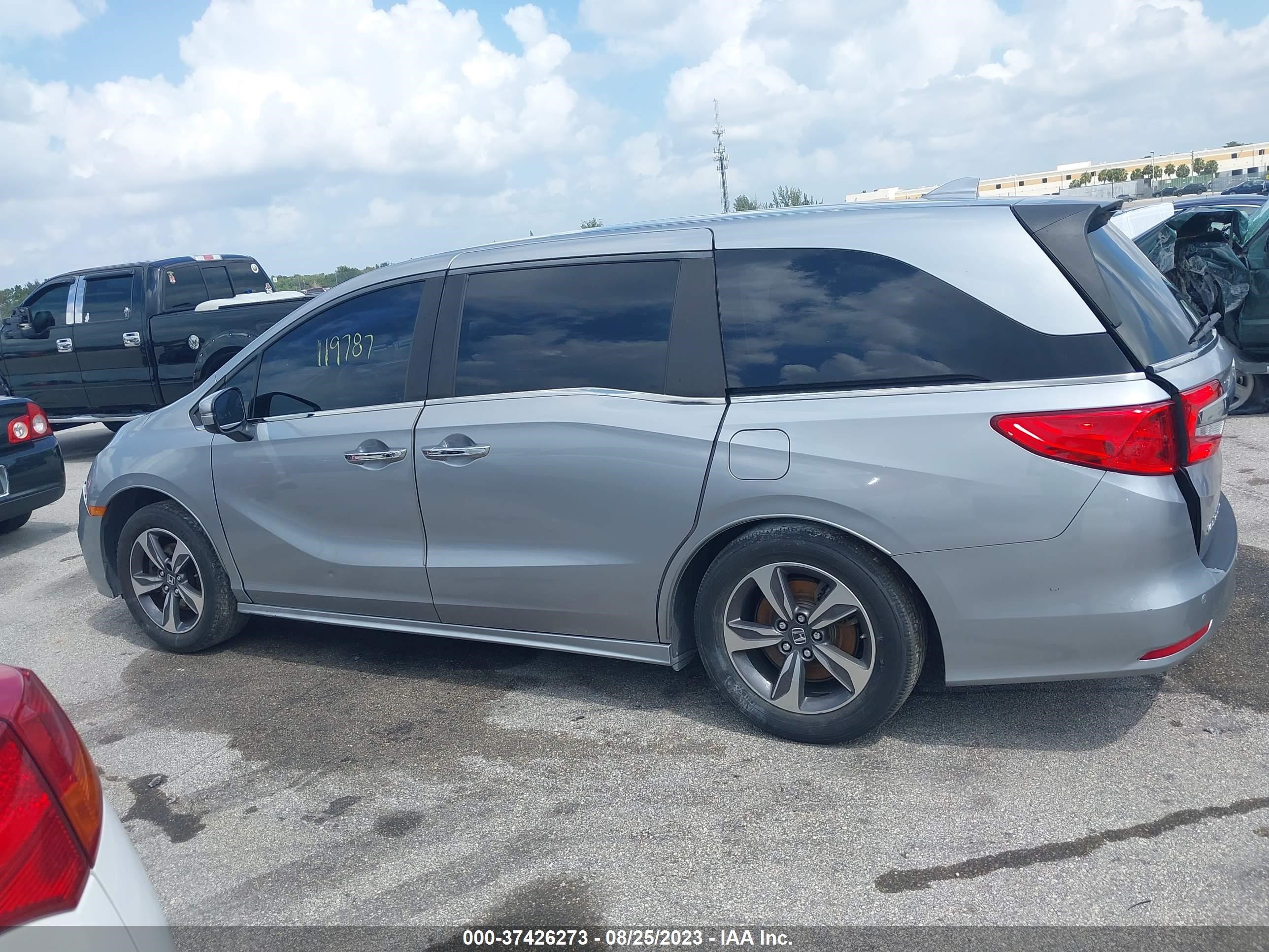 Photo 14 VIN: 5FNRL6H82JB077516 - HONDA ODYSSEY 